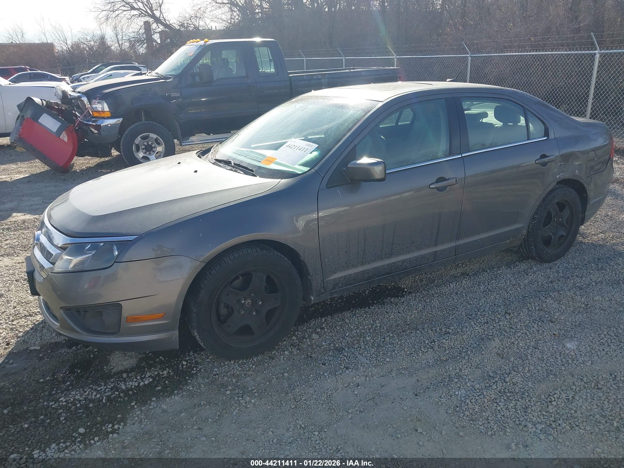 FORD FUSION image 2