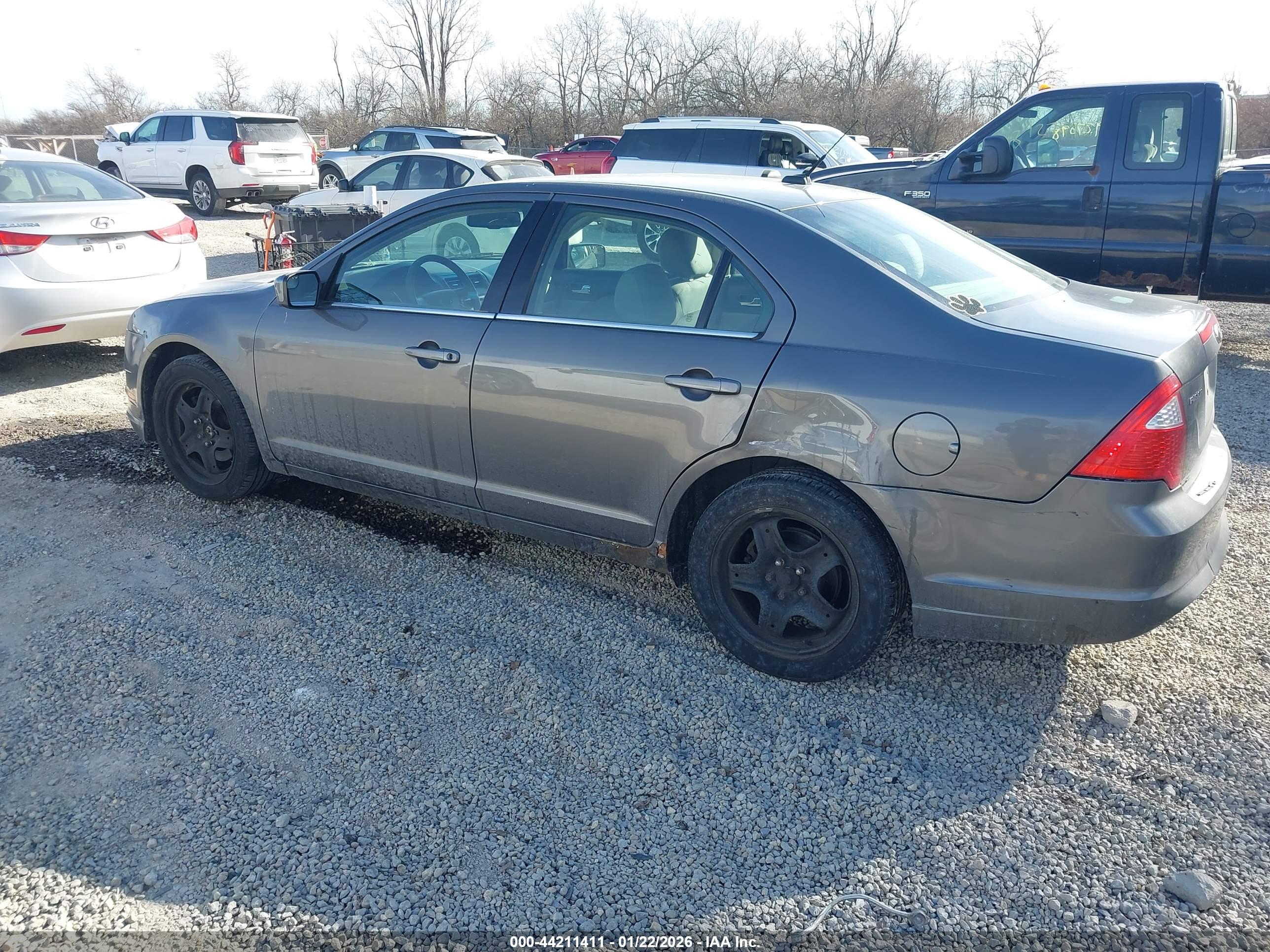FORD FUSION image 3