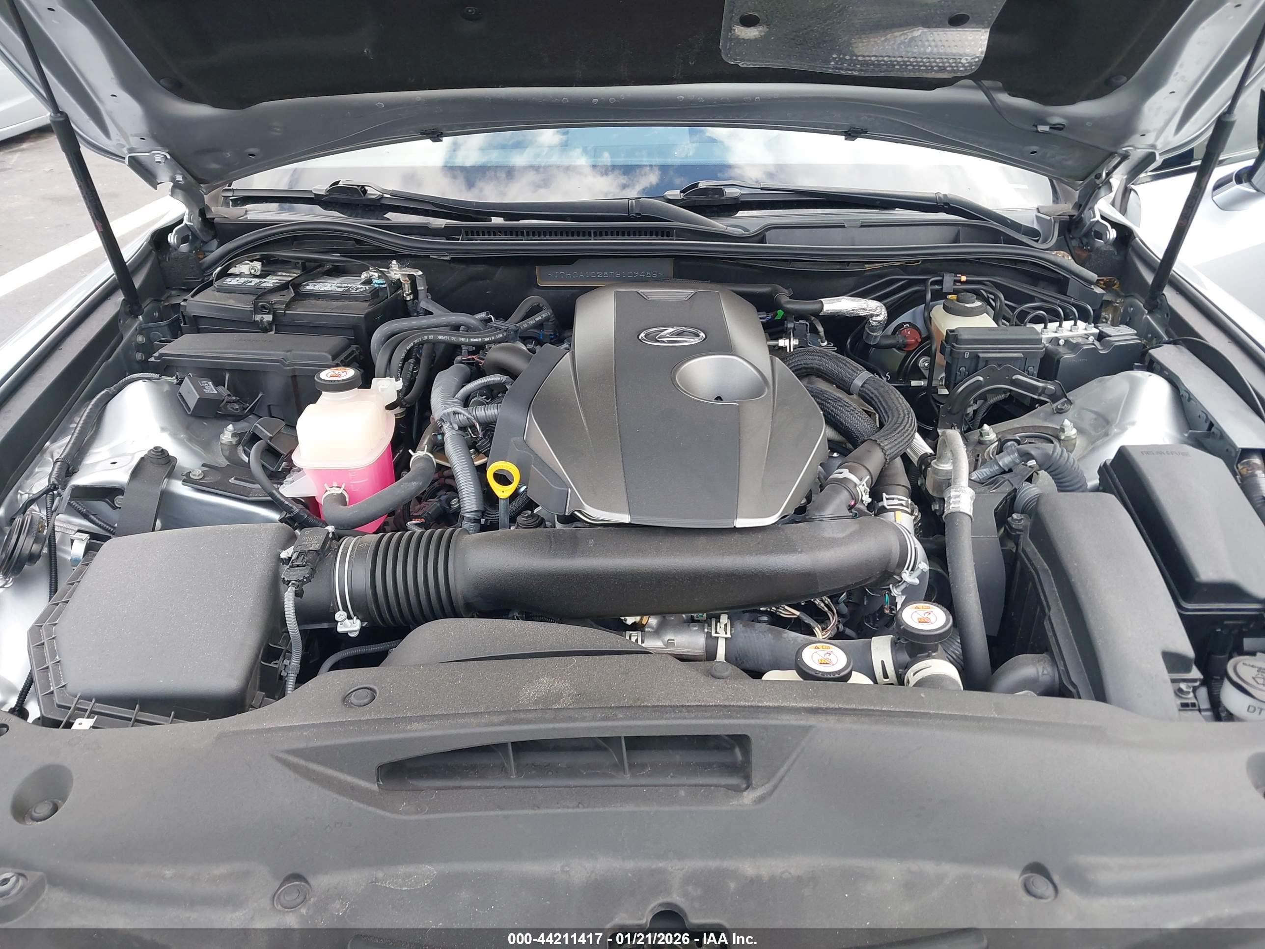 LEXUS IS image 10