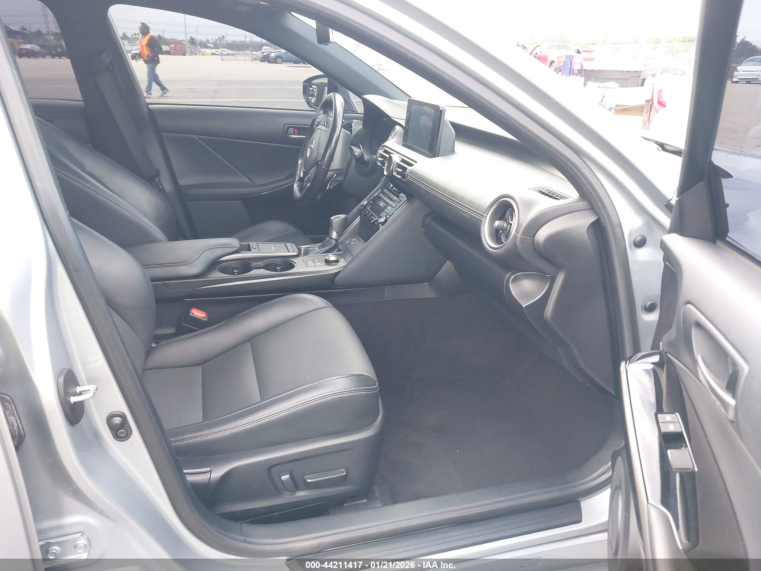 LEXUS IS image 5