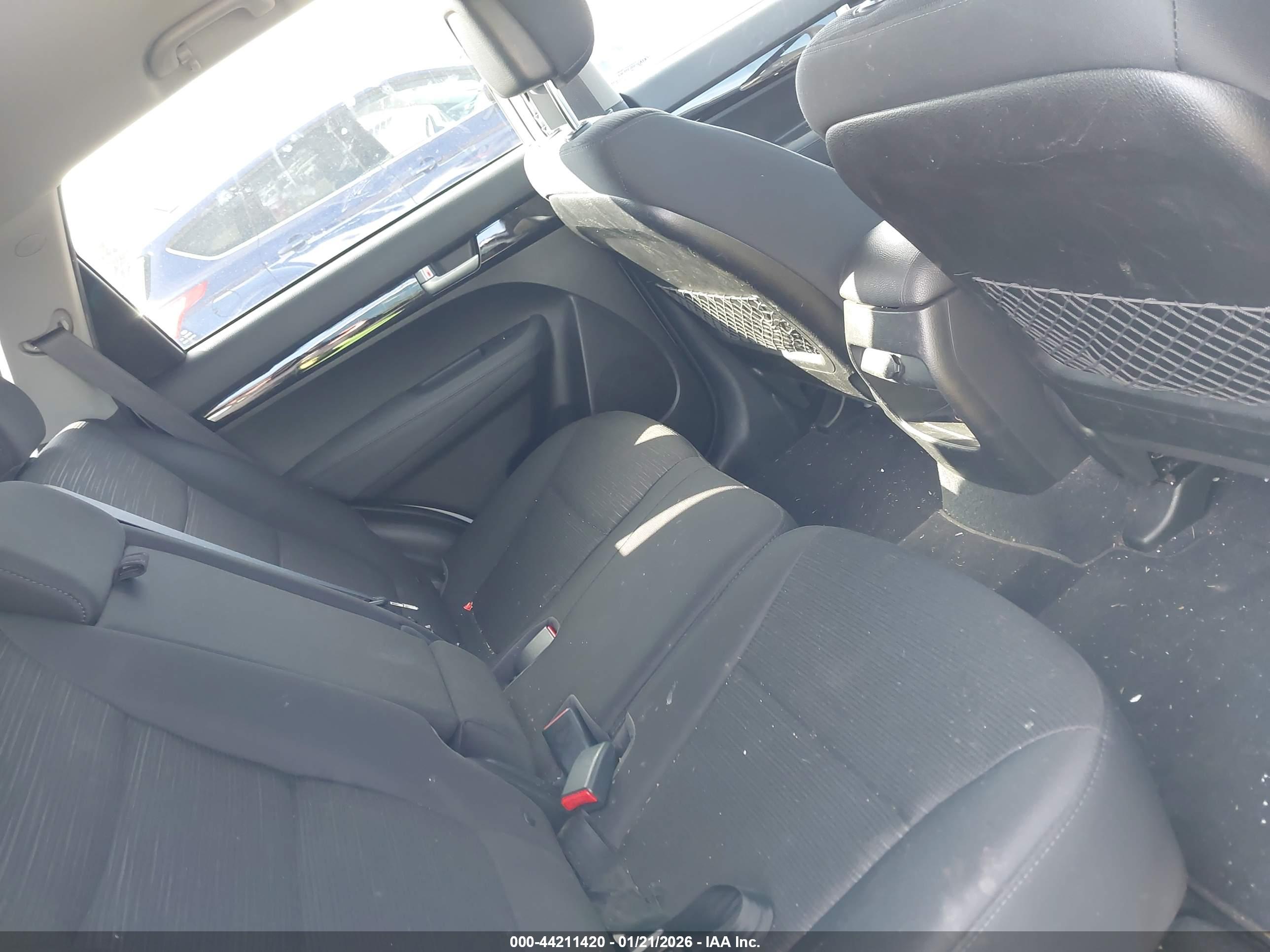 KIA SORENTO image 8