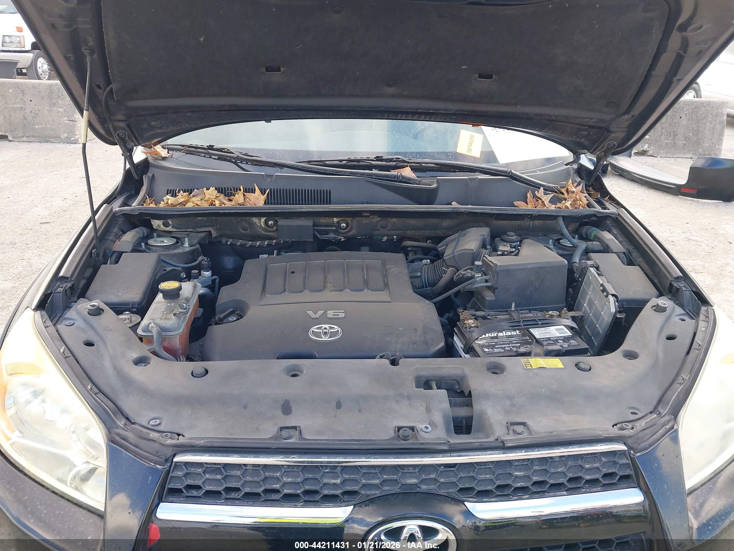 TOYOTA RAV4 image 10