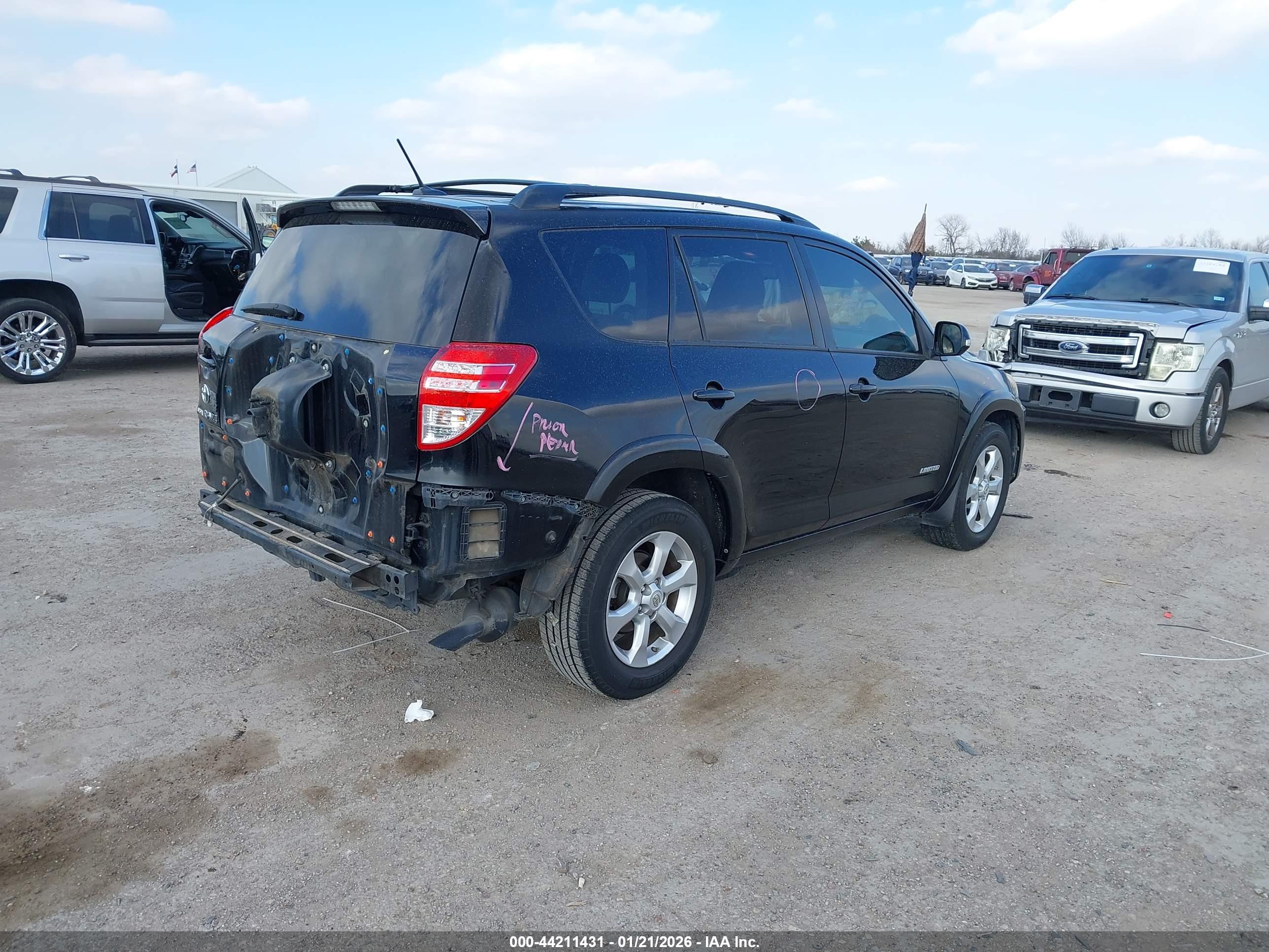 TOYOTA RAV4 image 4