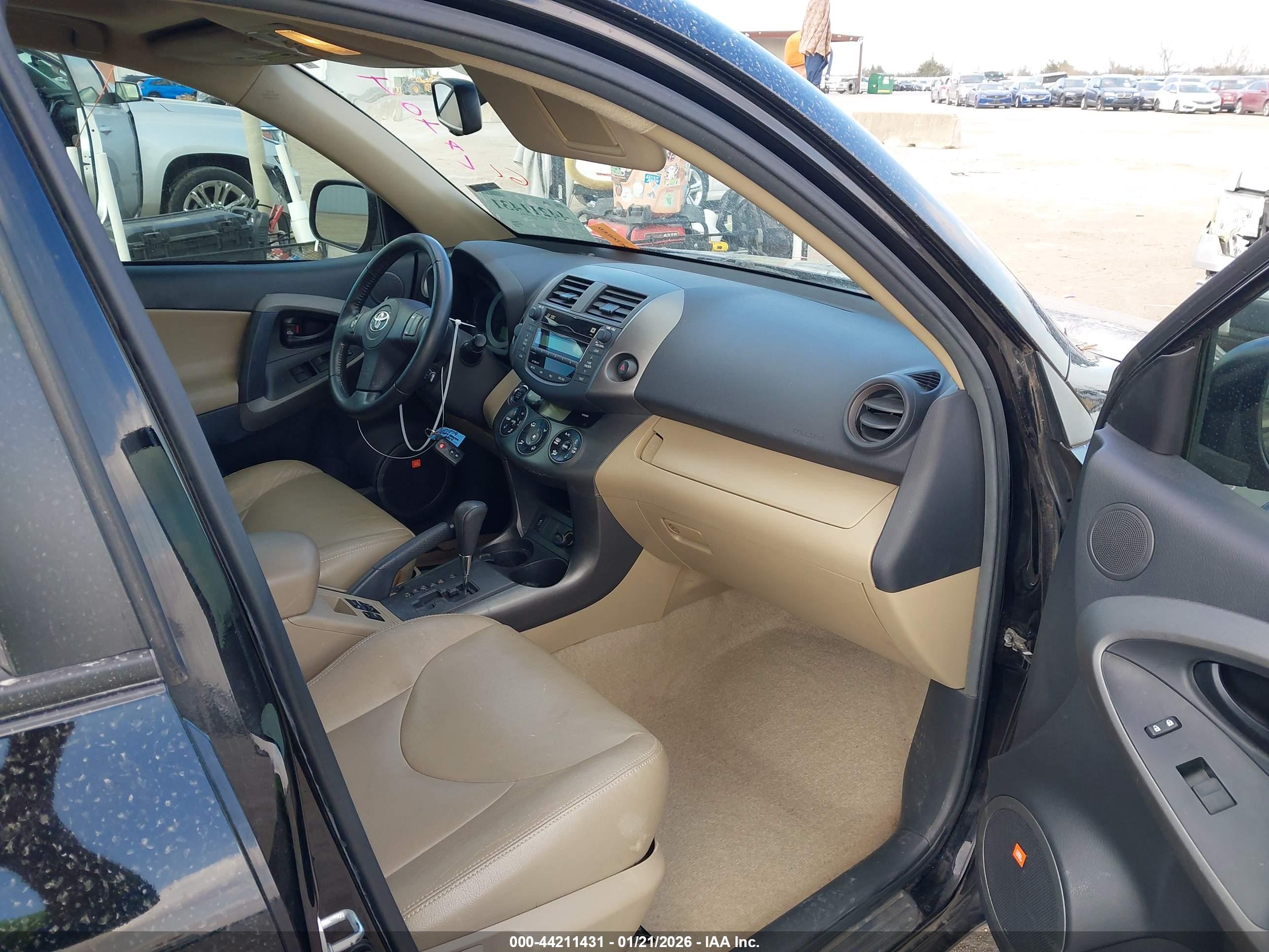 TOYOTA RAV4 image 5