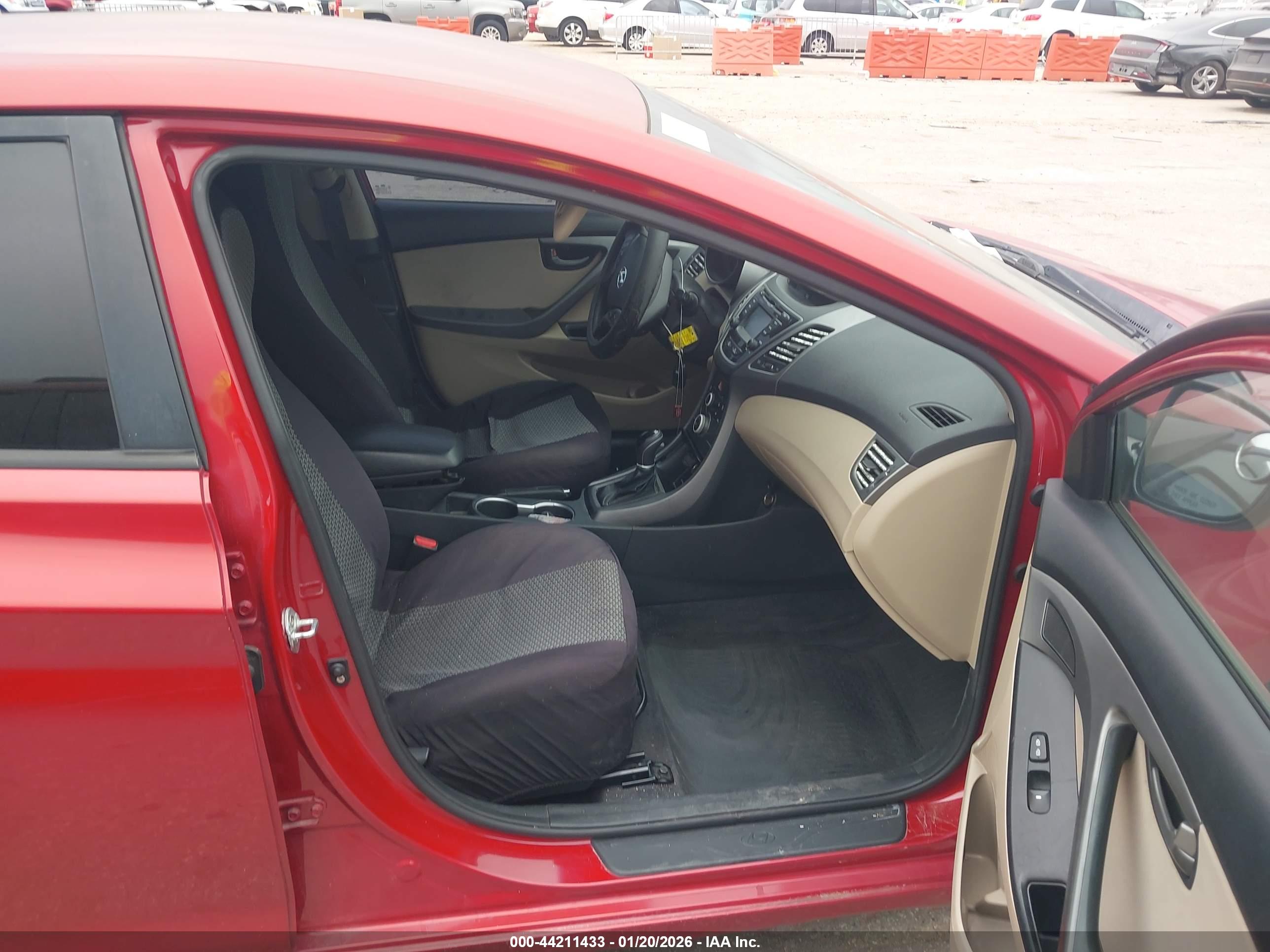 HYUNDAI ELANTRA image 5
