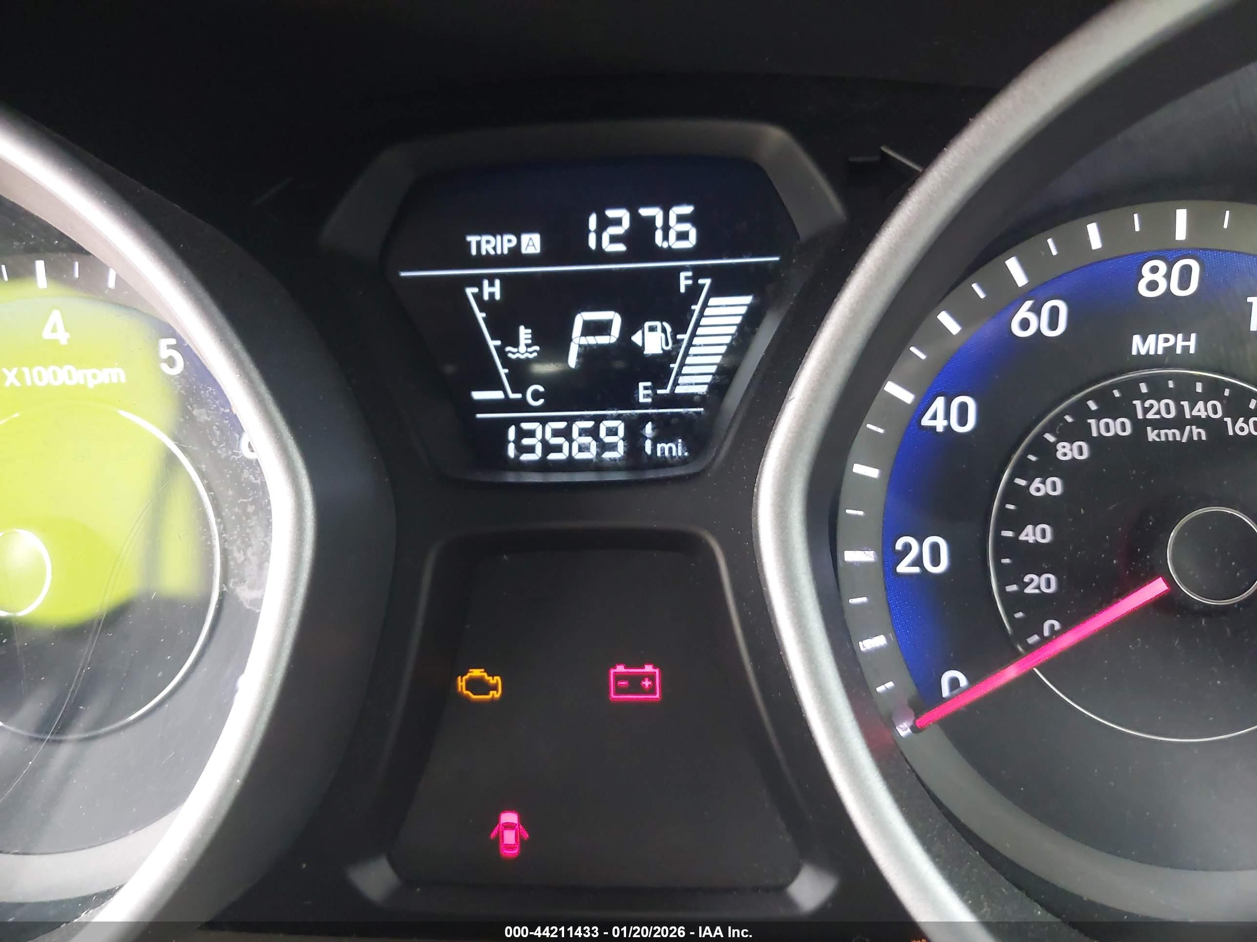 HYUNDAI ELANTRA image 7