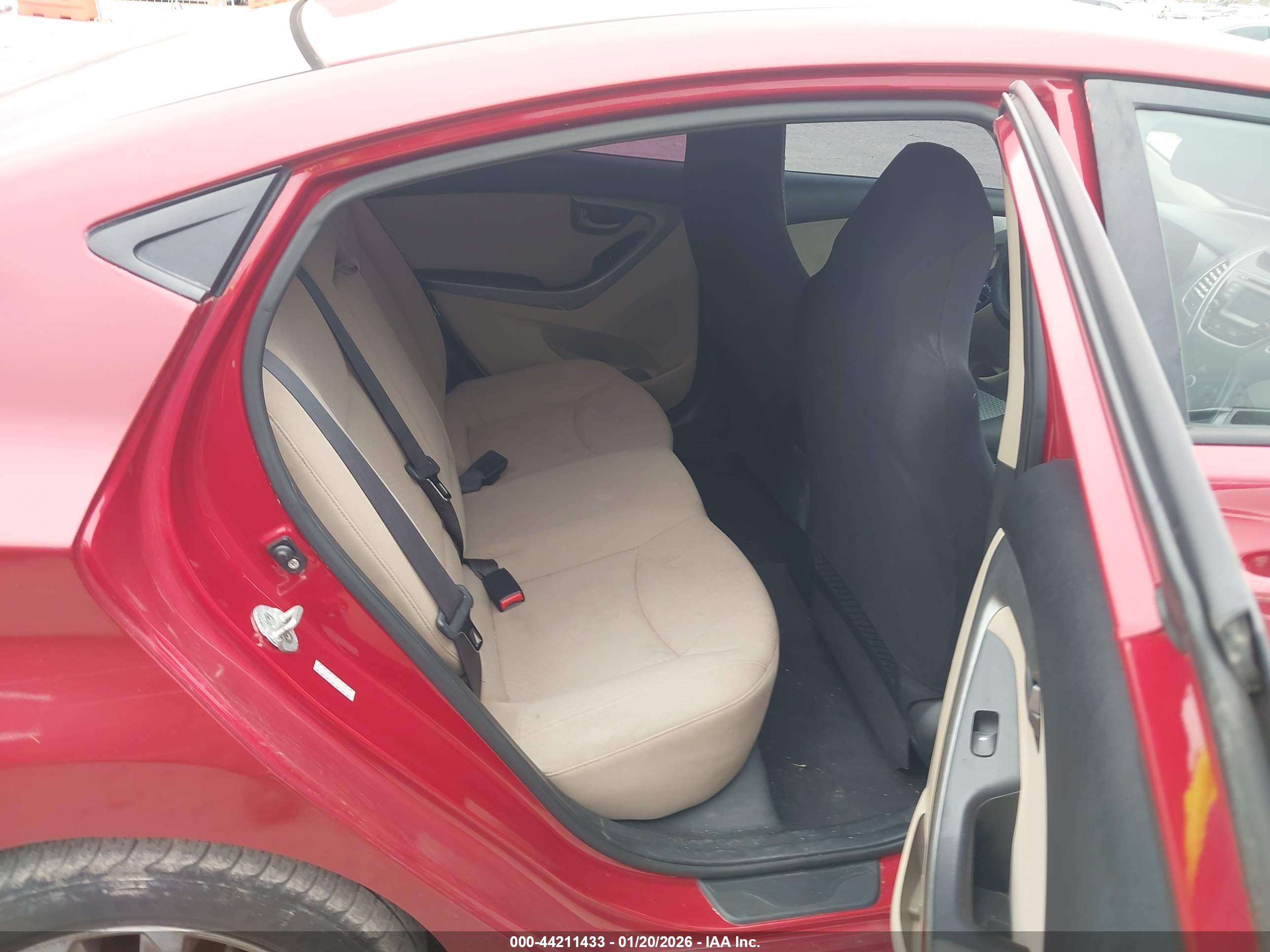 HYUNDAI ELANTRA image 8