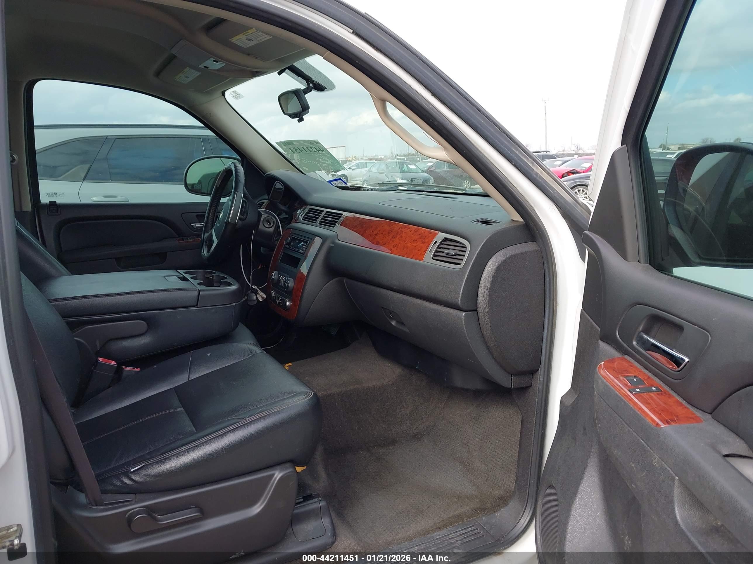 CHEVROLET TAHOE image 5