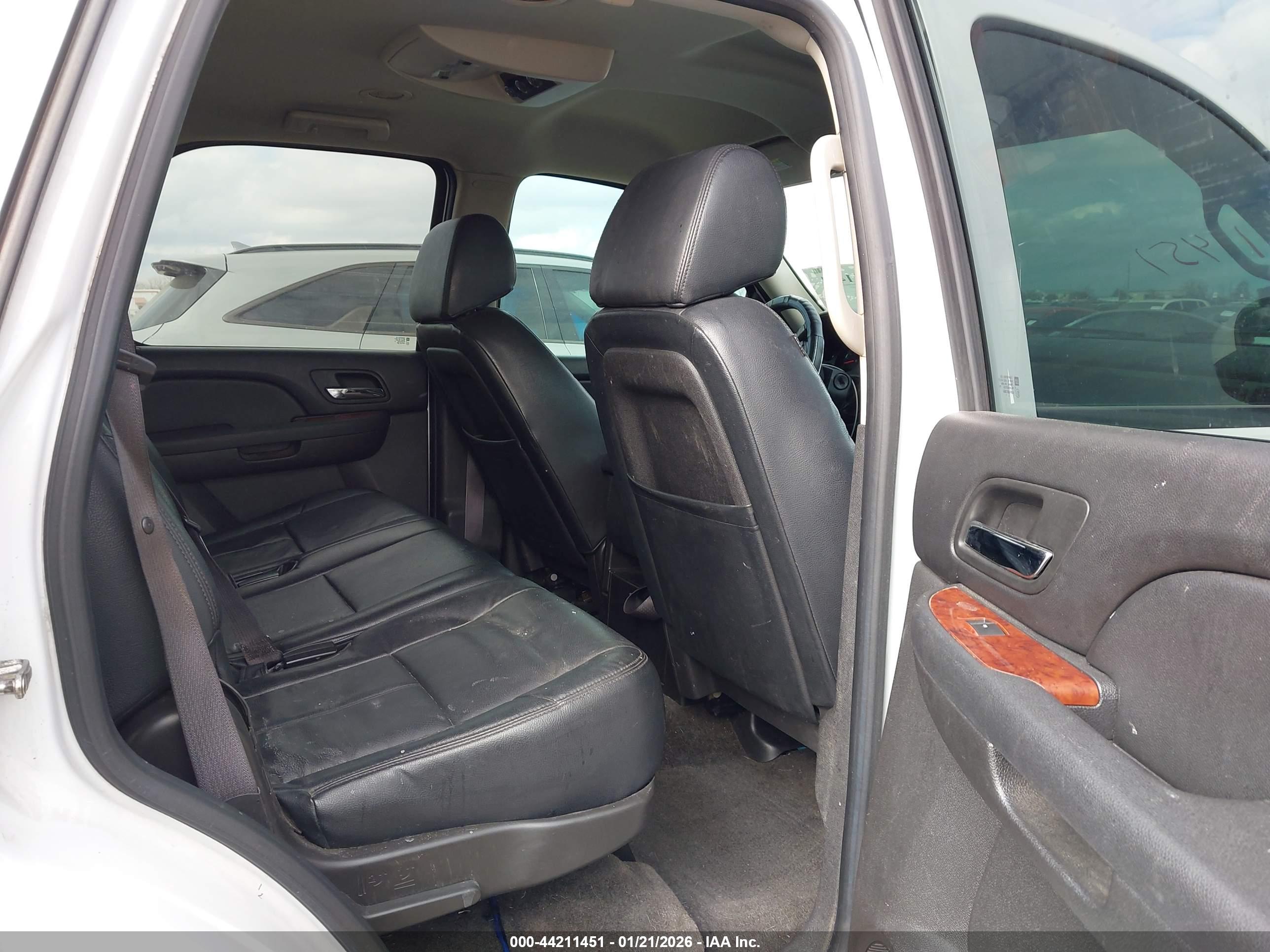 CHEVROLET TAHOE image 8