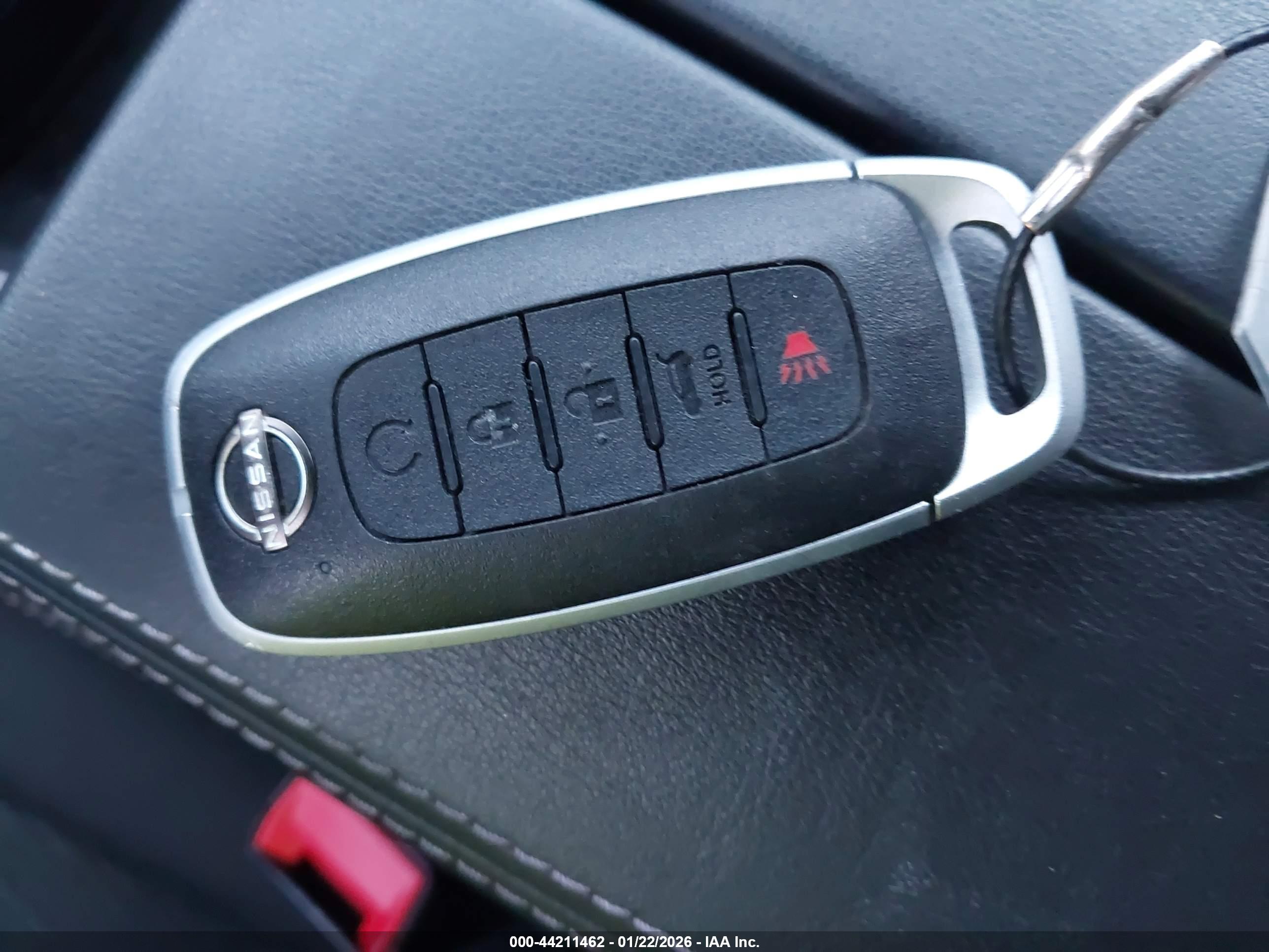 NISSAN ROGUE image 11