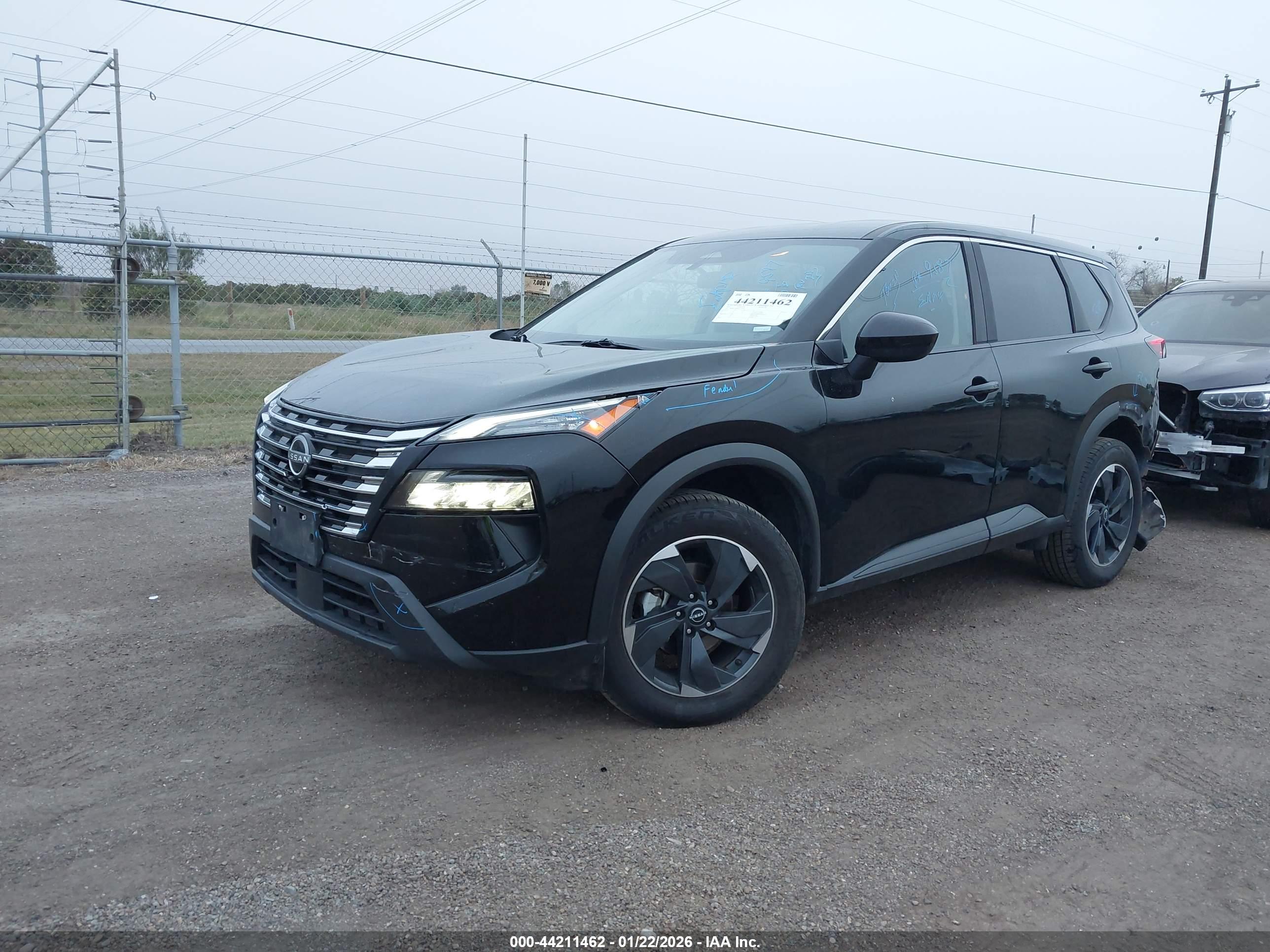 NISSAN ROGUE image 2
