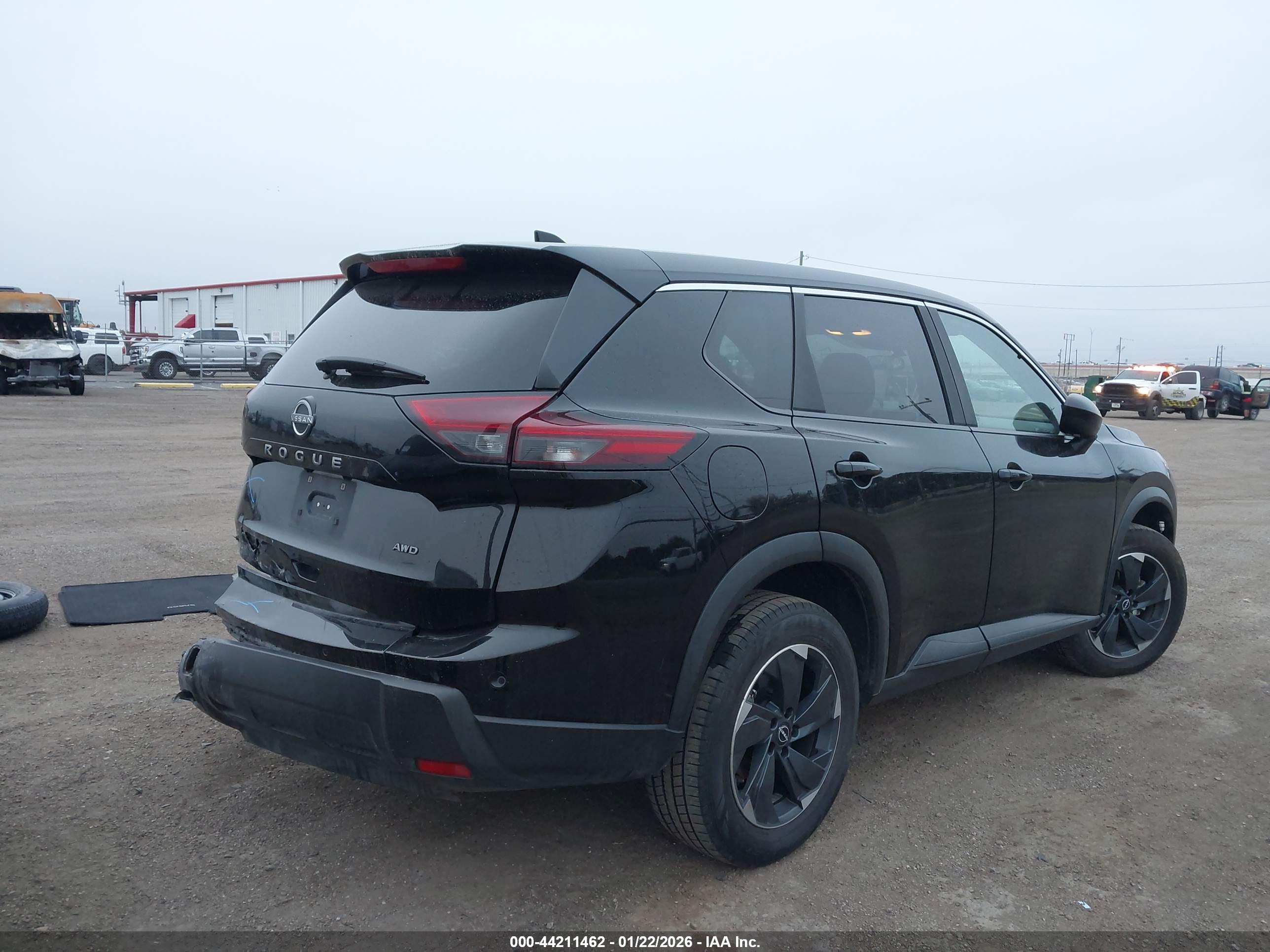 NISSAN ROGUE image 4
