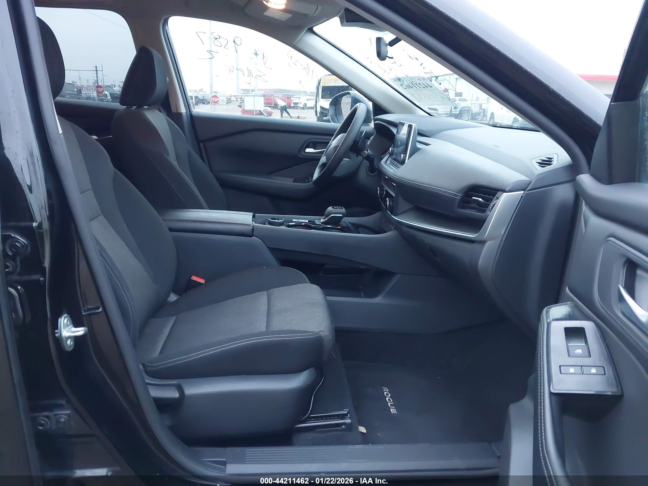 NISSAN ROGUE image 5