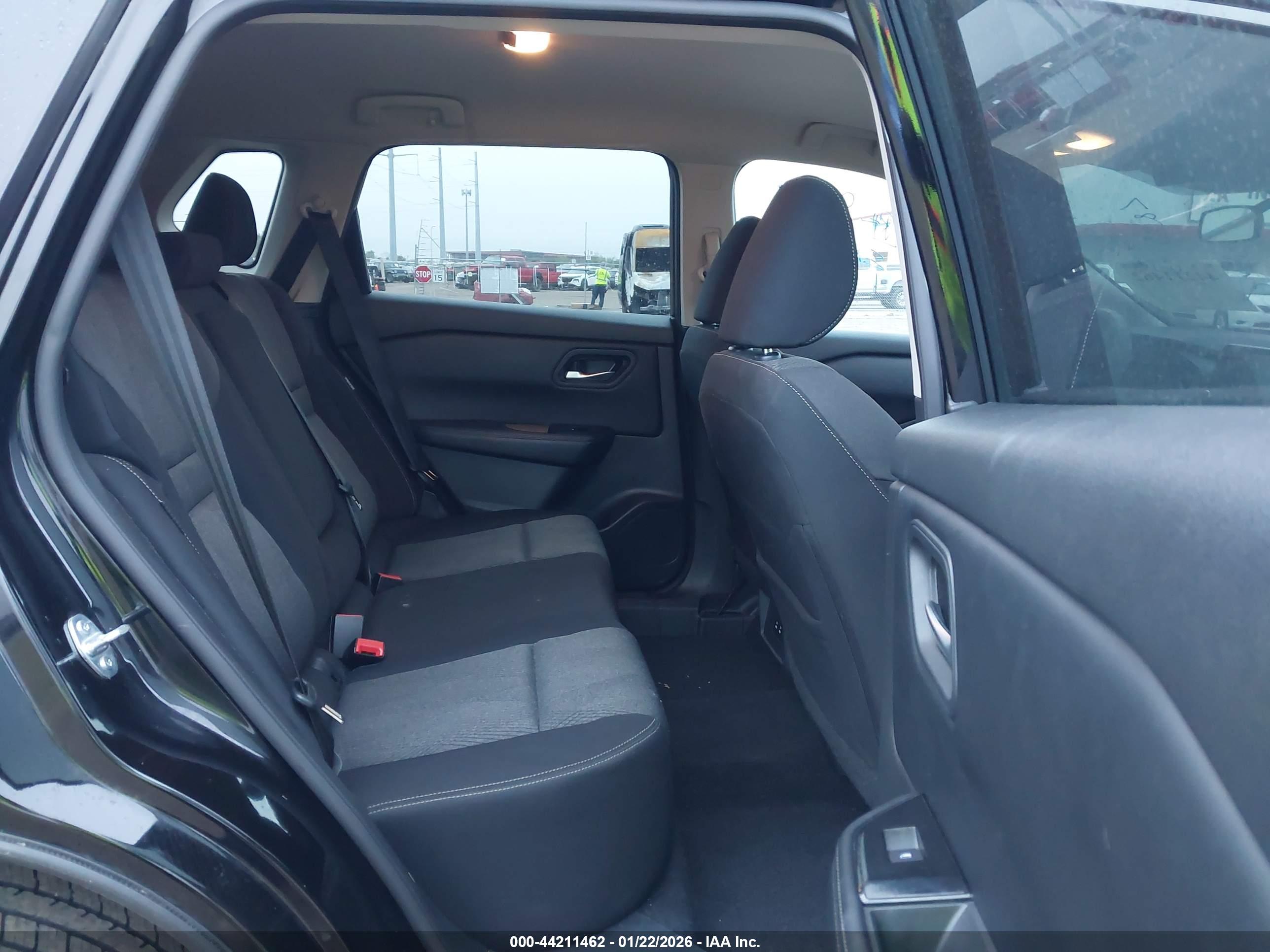 NISSAN ROGUE image 8