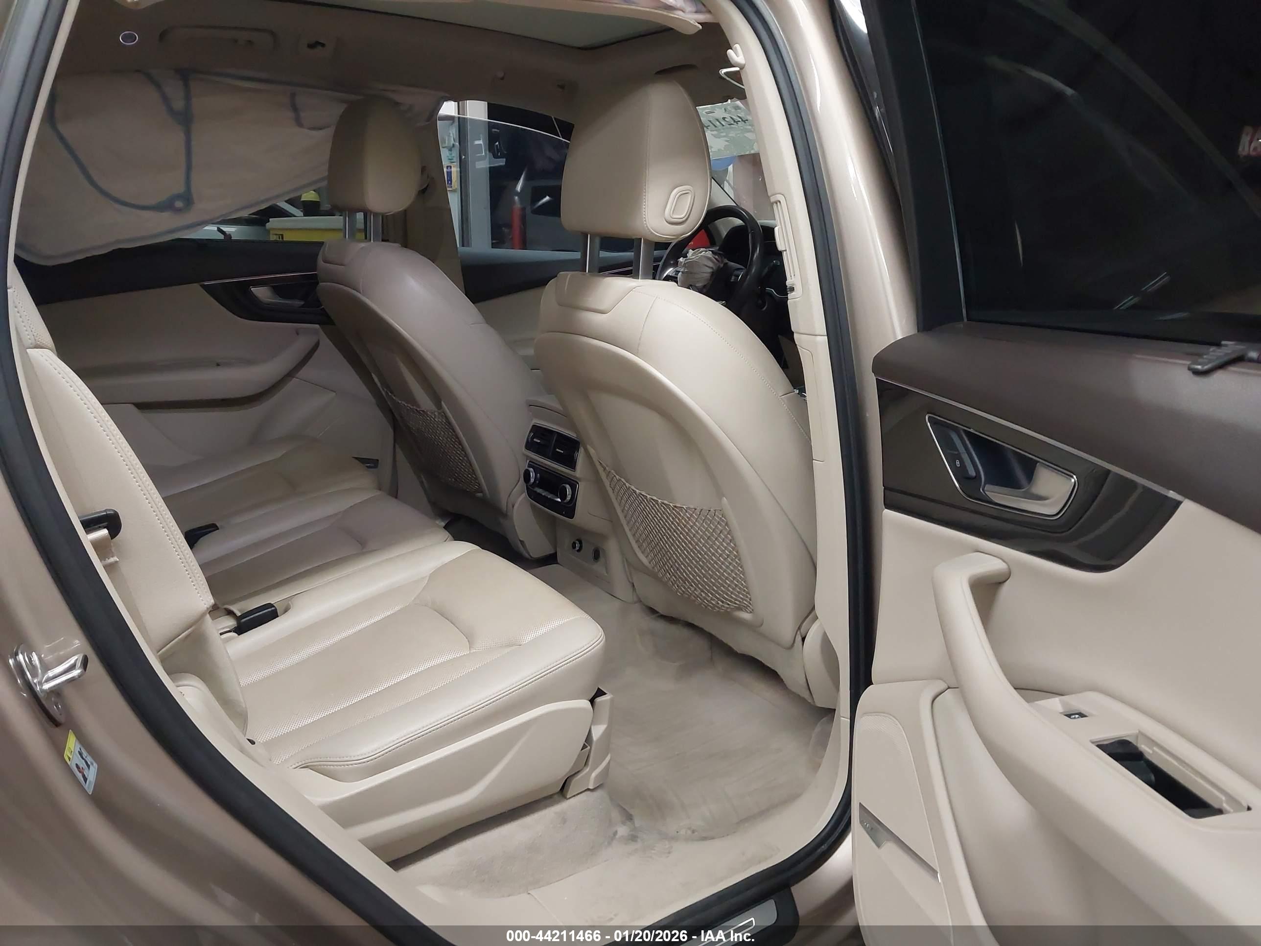 AUDI Q7 image 8