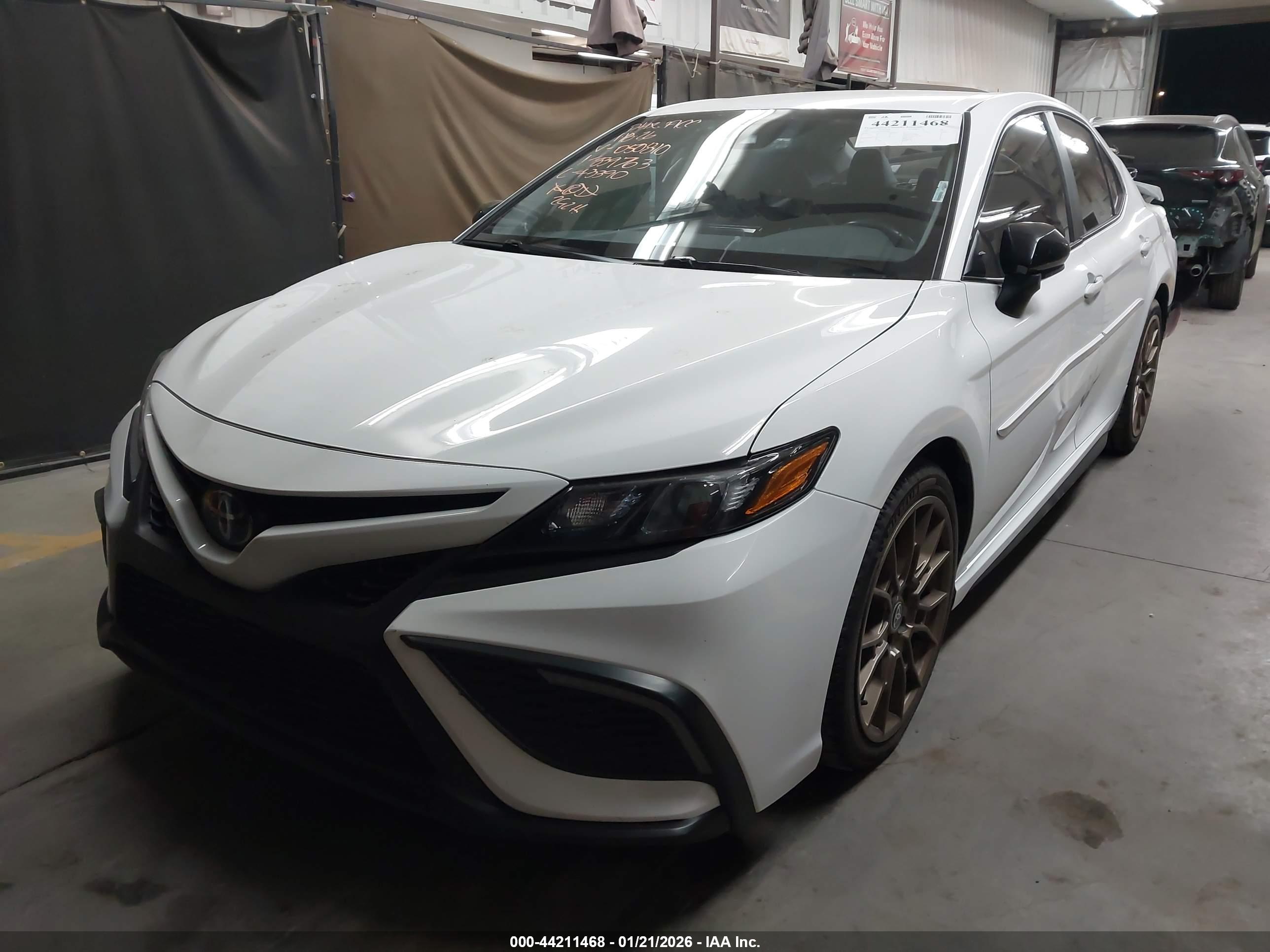 TOYOTA CAMRY image 2