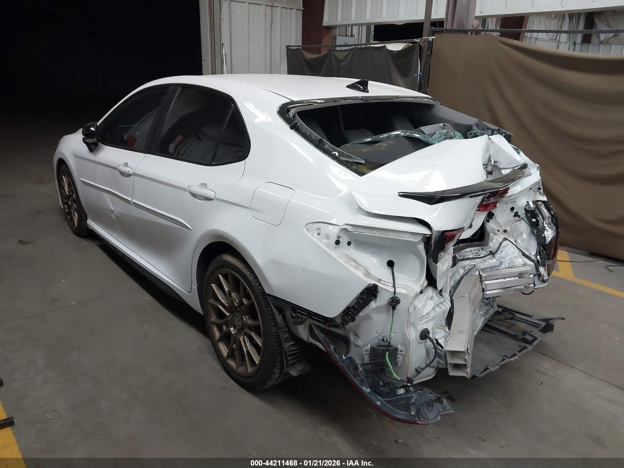 TOYOTA CAMRY image 3