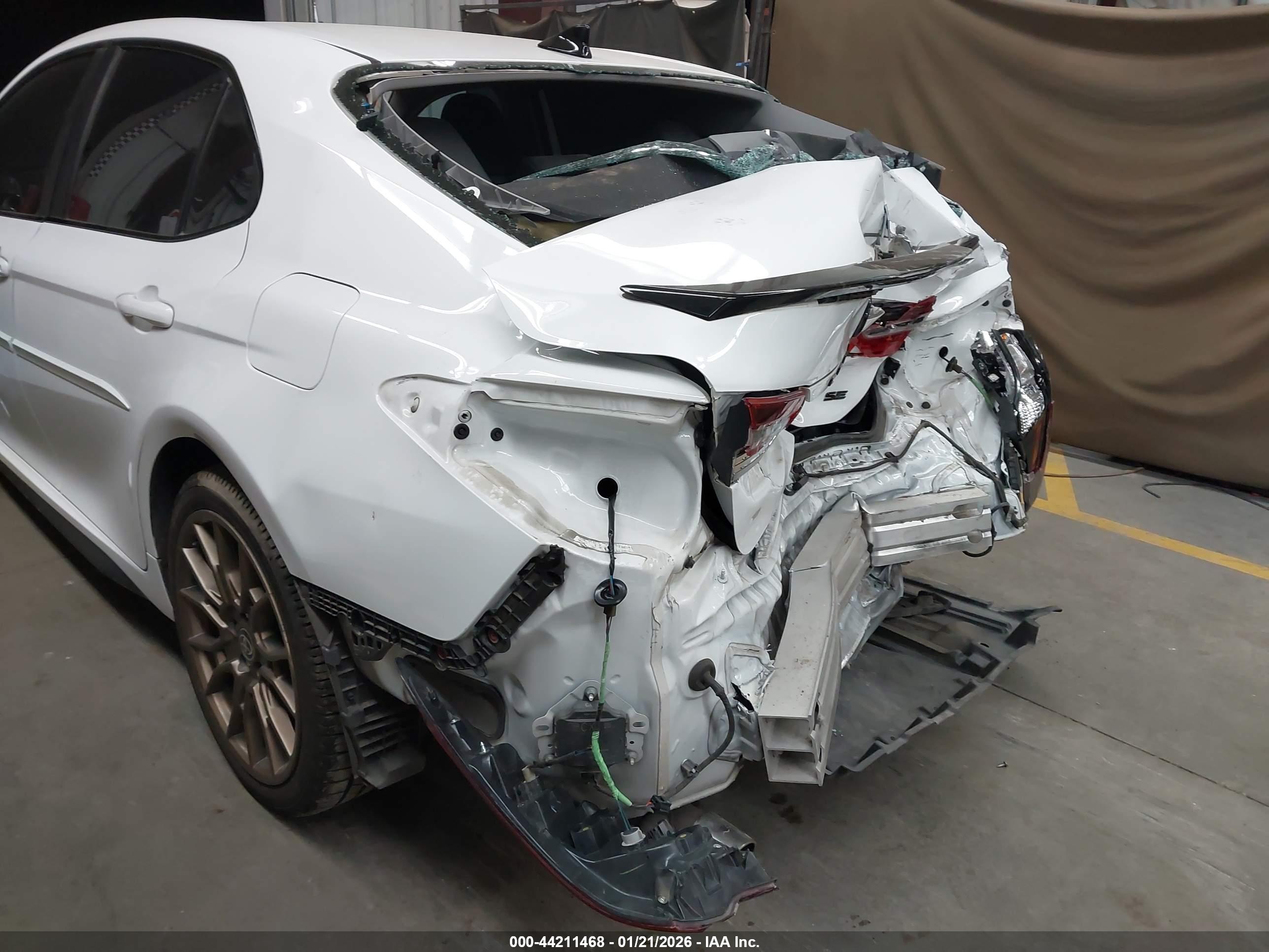TOYOTA CAMRY image 6