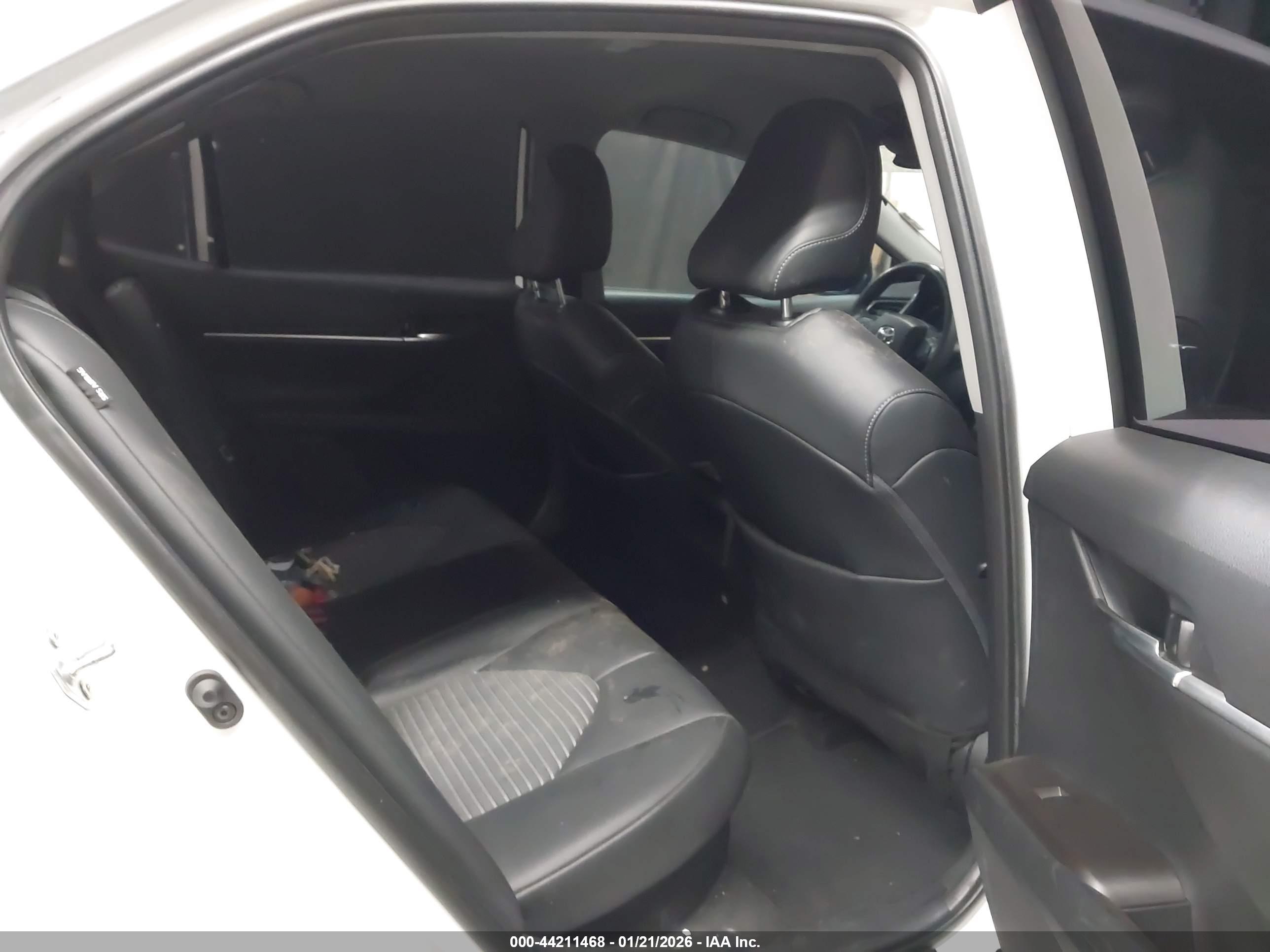 TOYOTA CAMRY image 8