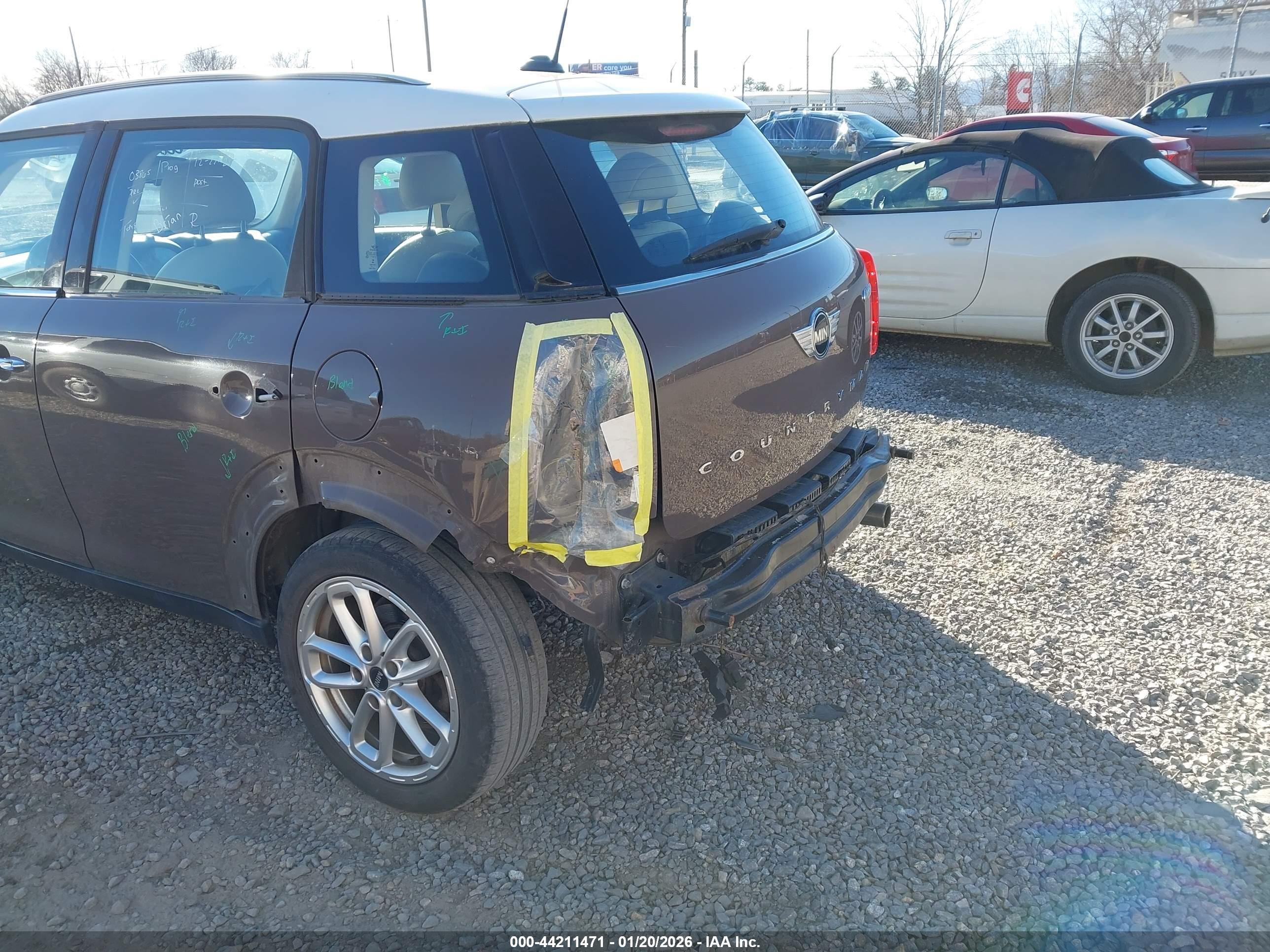 MINI COUNTRYMAN image 6