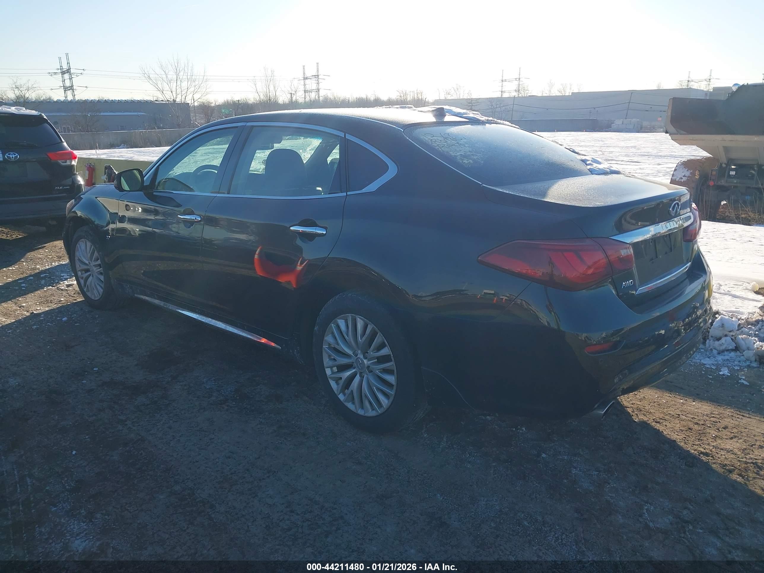 INFINITI Q70L image 3