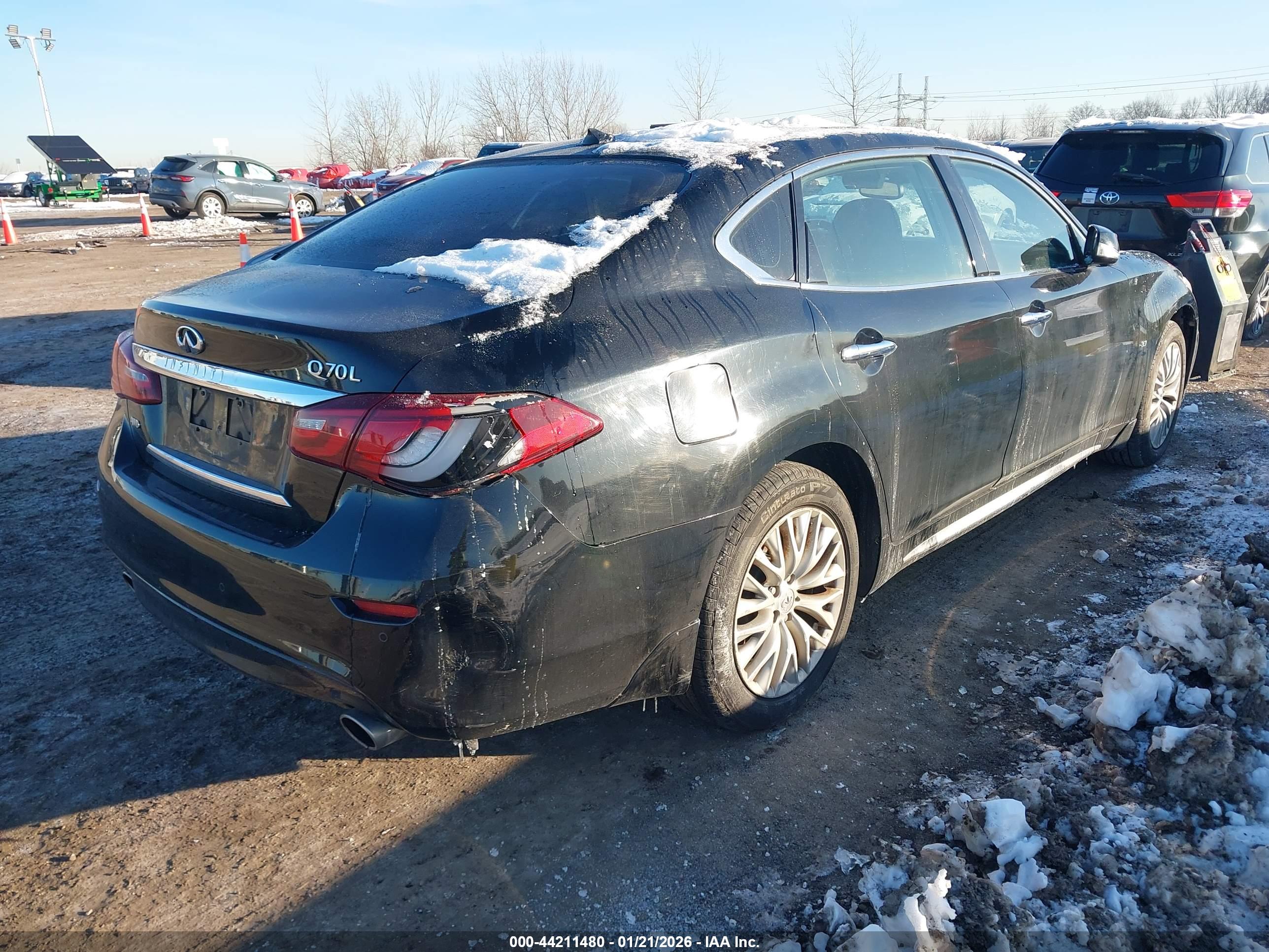 INFINITI Q70L image 4