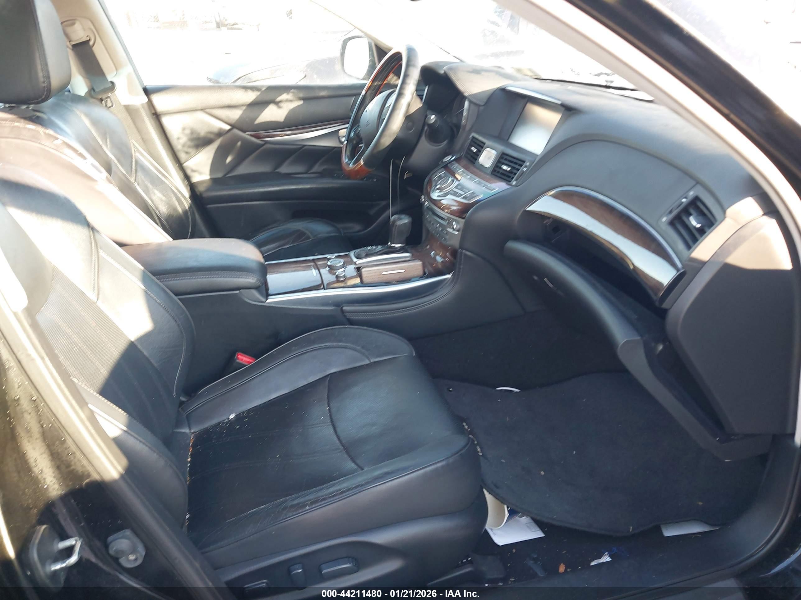 INFINITI Q70L image 5