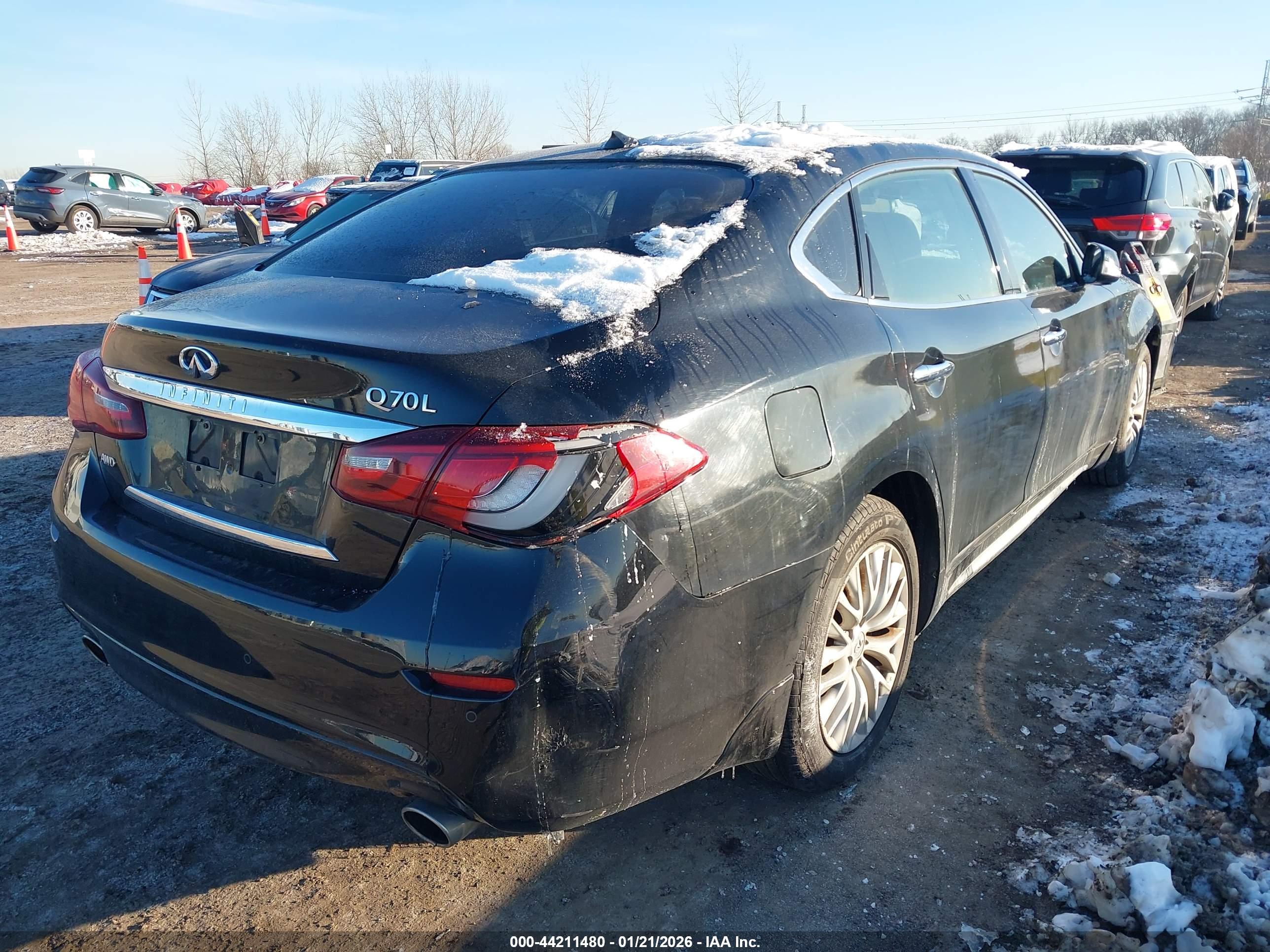 INFINITI Q70L image 6