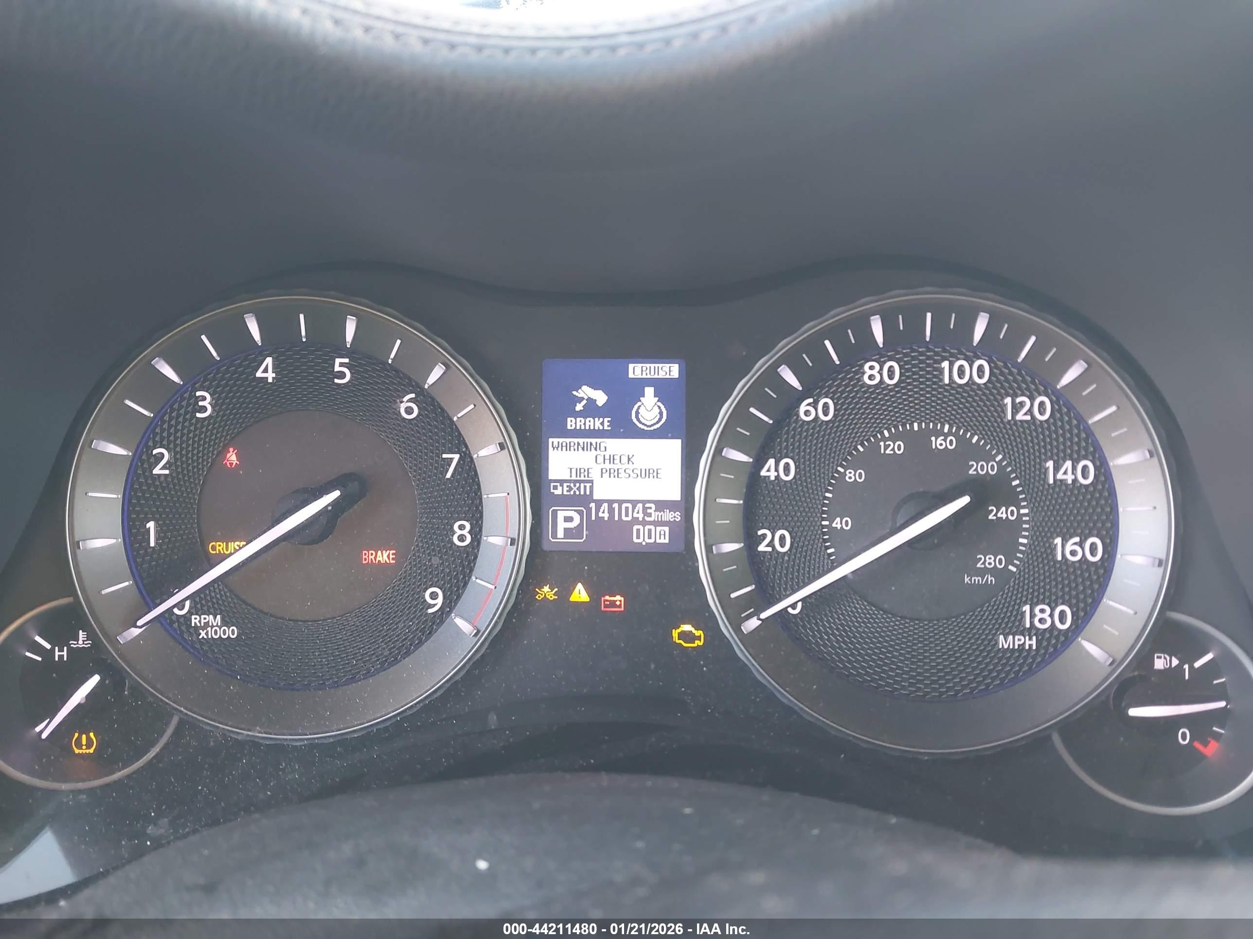 INFINITI Q70L image 7