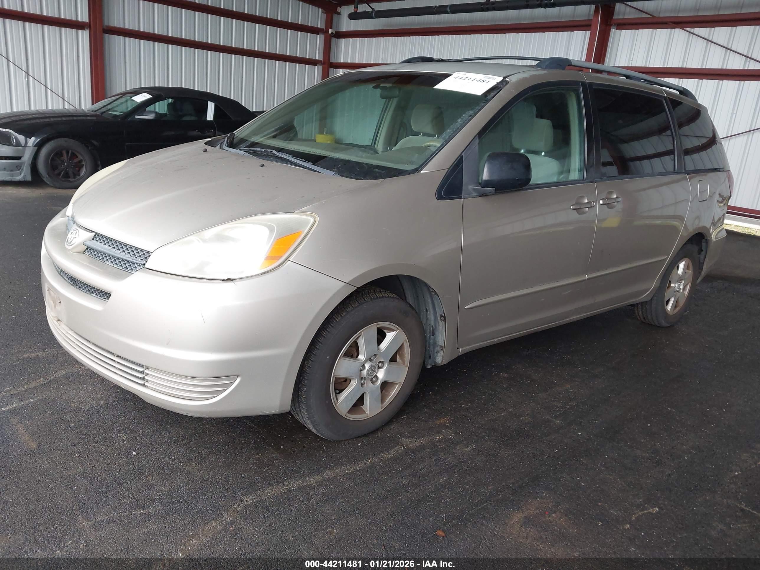 TOYOTA SIENNA image 2