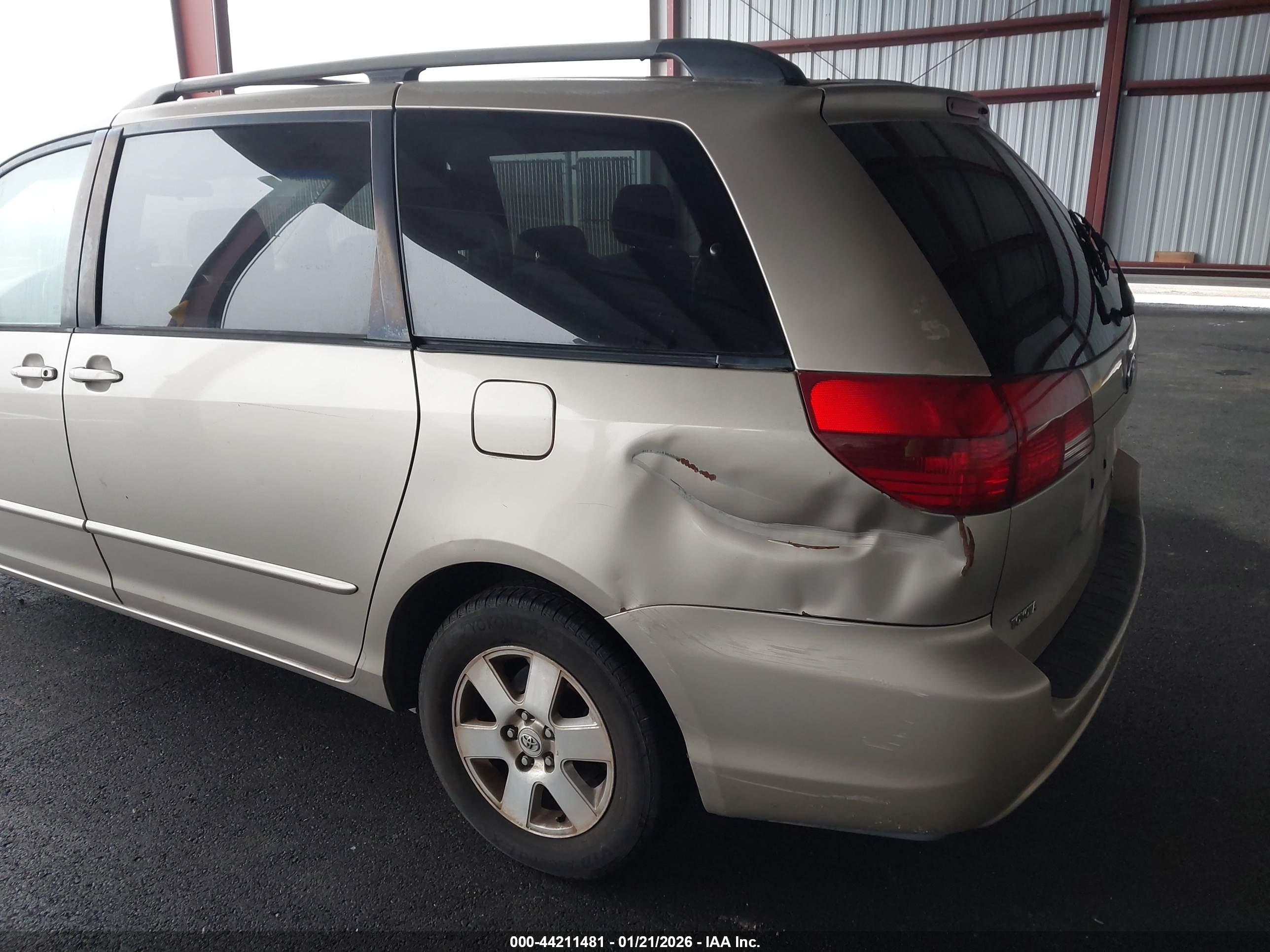 TOYOTA SIENNA image 6
