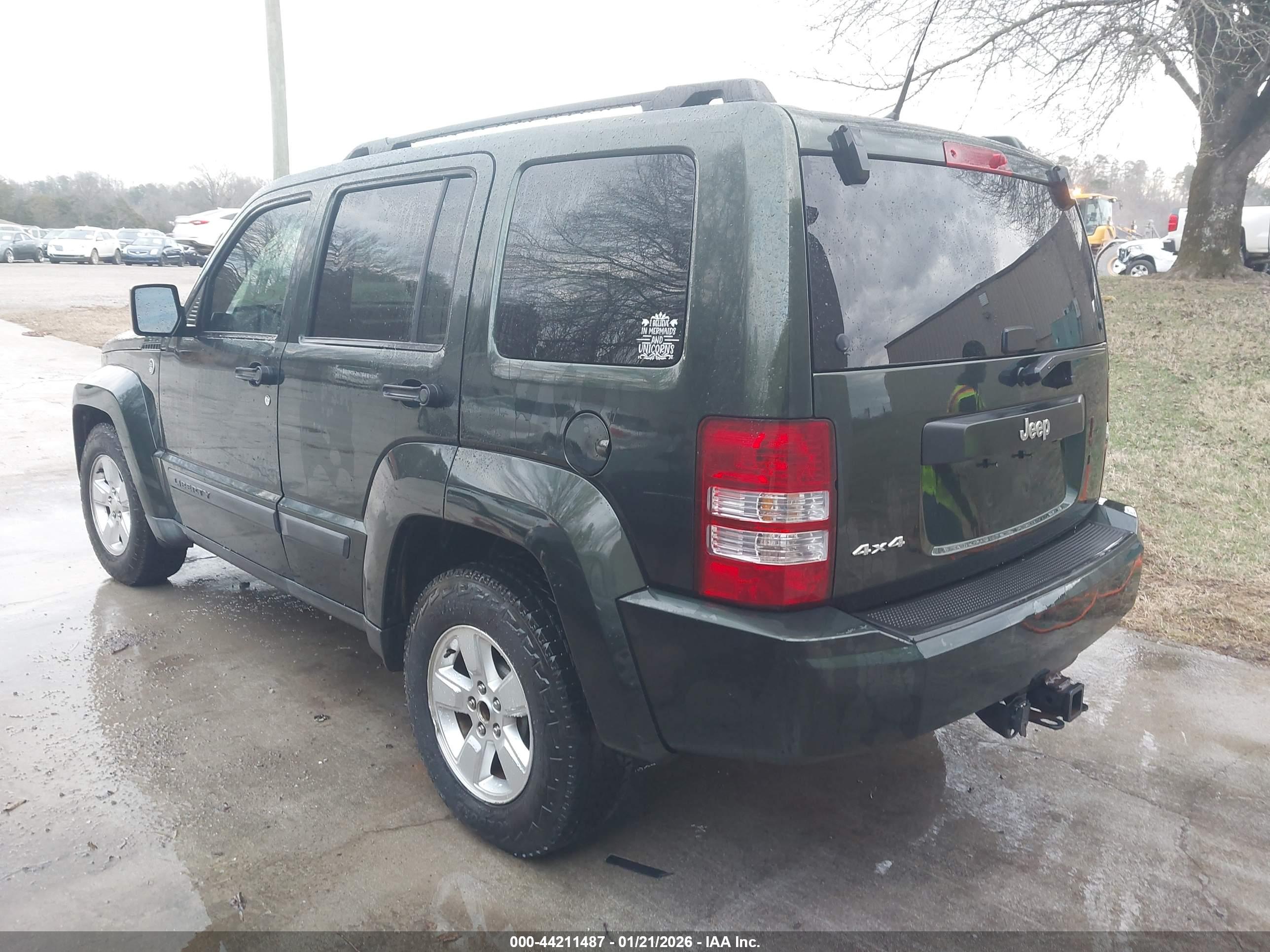 JEEP LIBERTY image 3