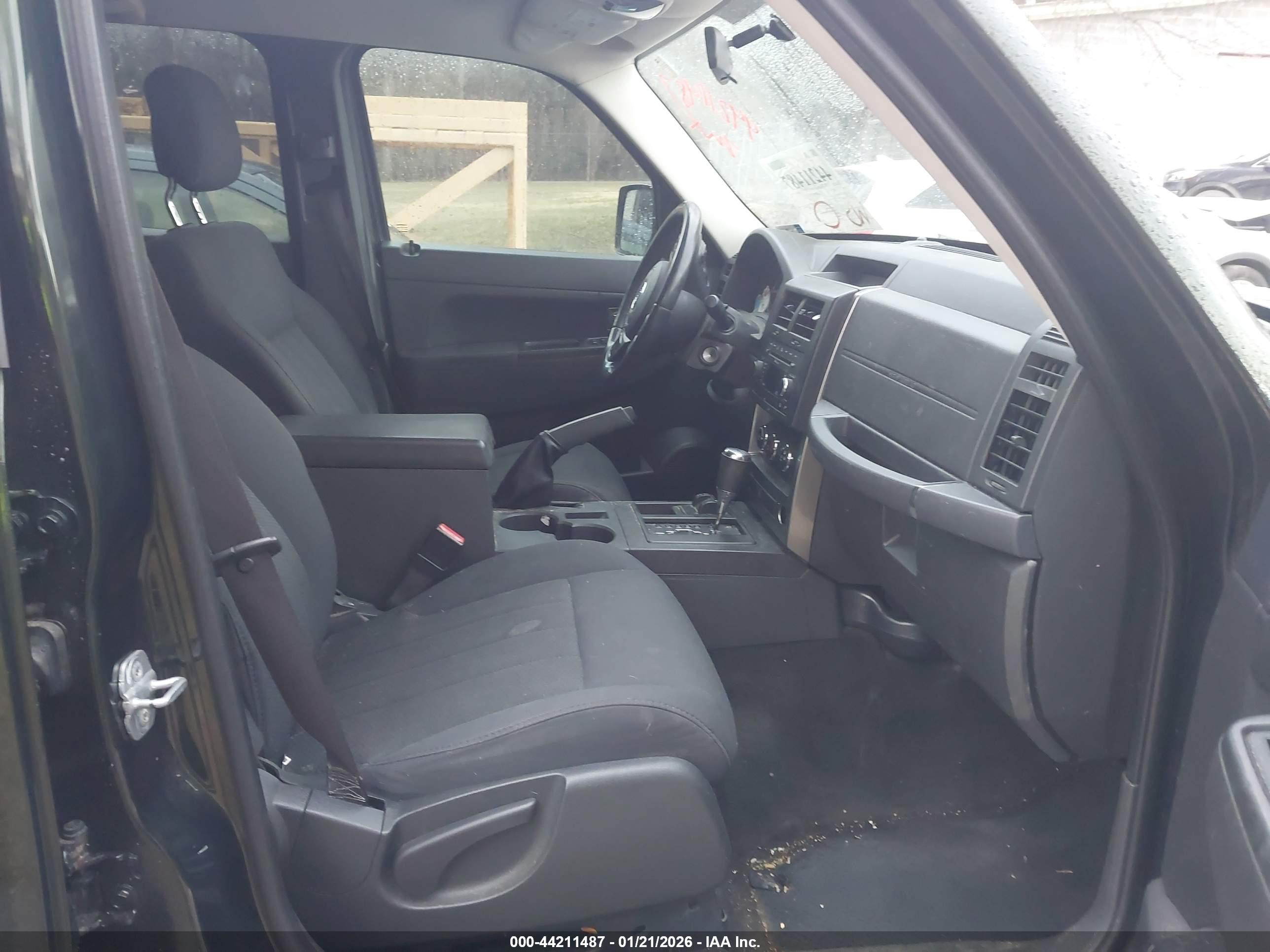 JEEP LIBERTY image 5