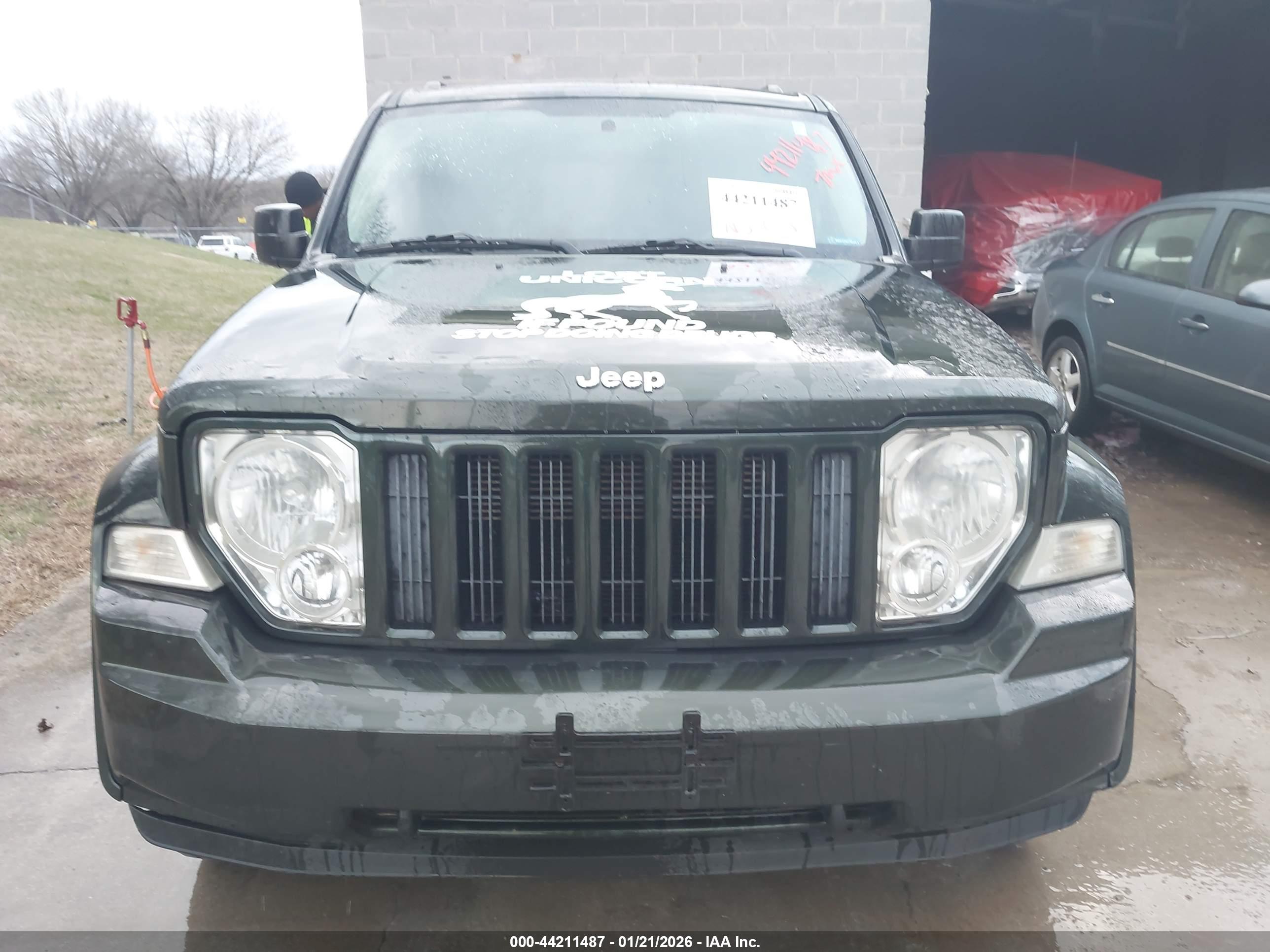 JEEP LIBERTY image 6