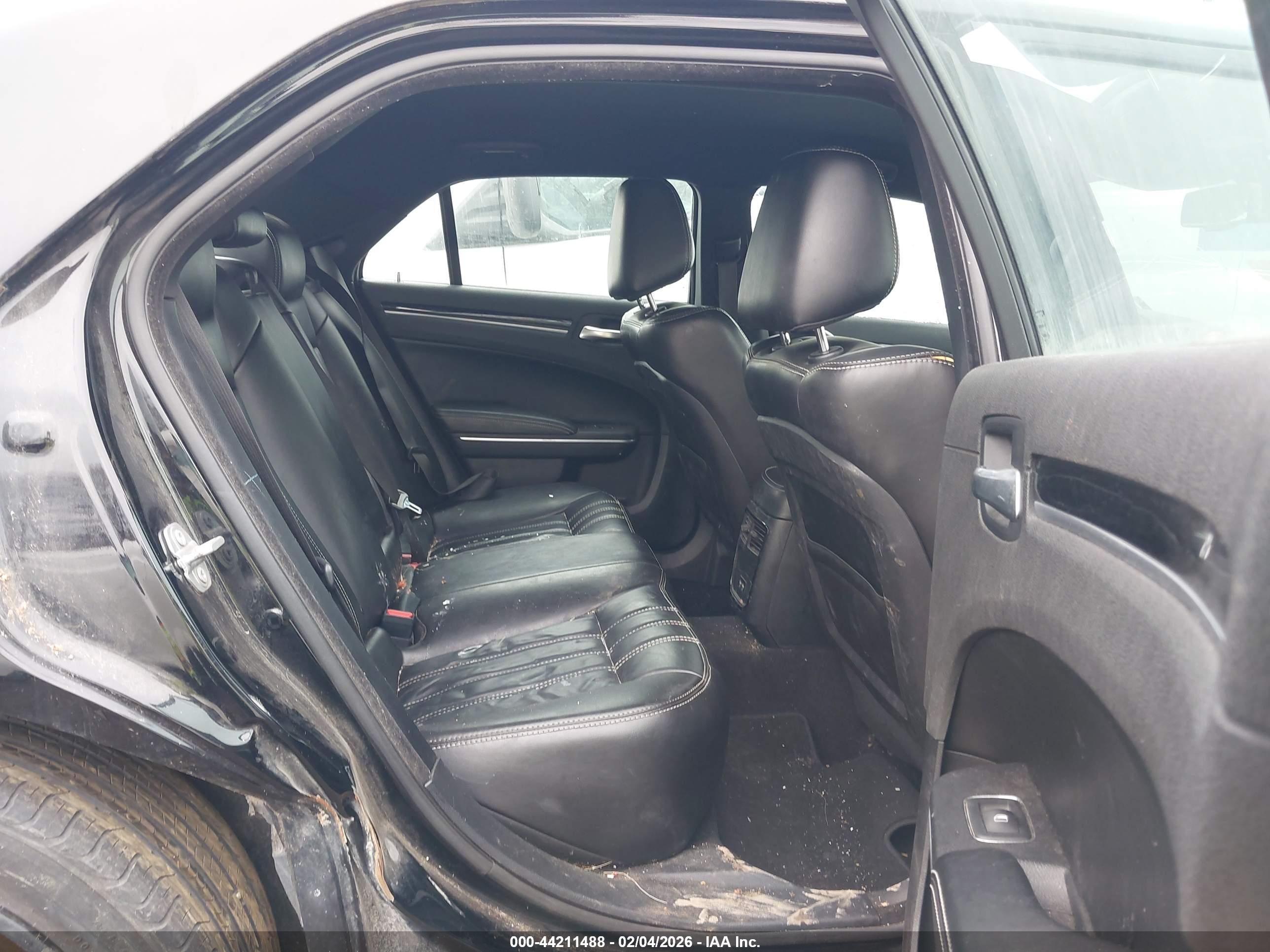 CHRYSLER 300 image 8