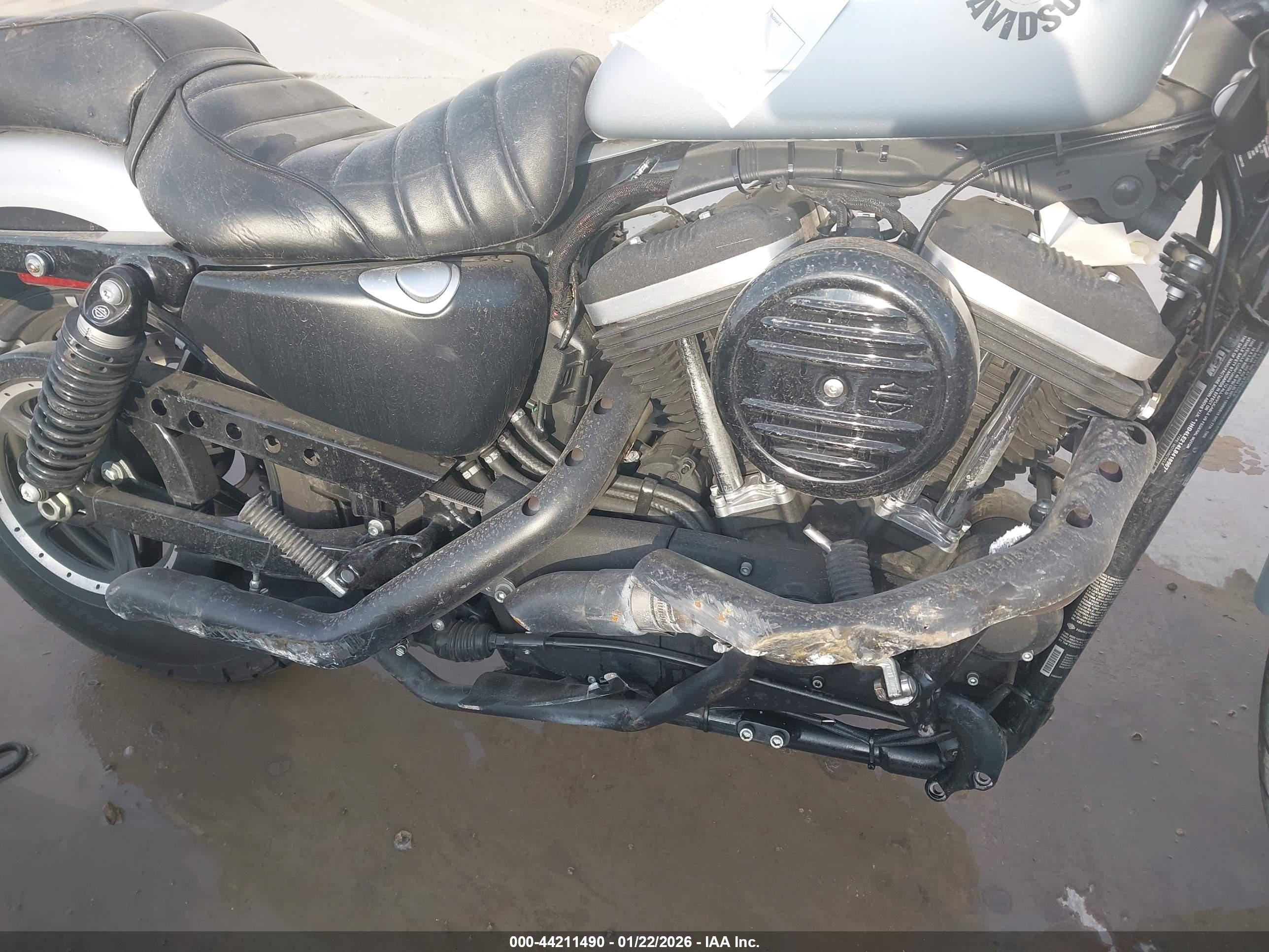 HARLEY-DAVIDSON XL883 image 8