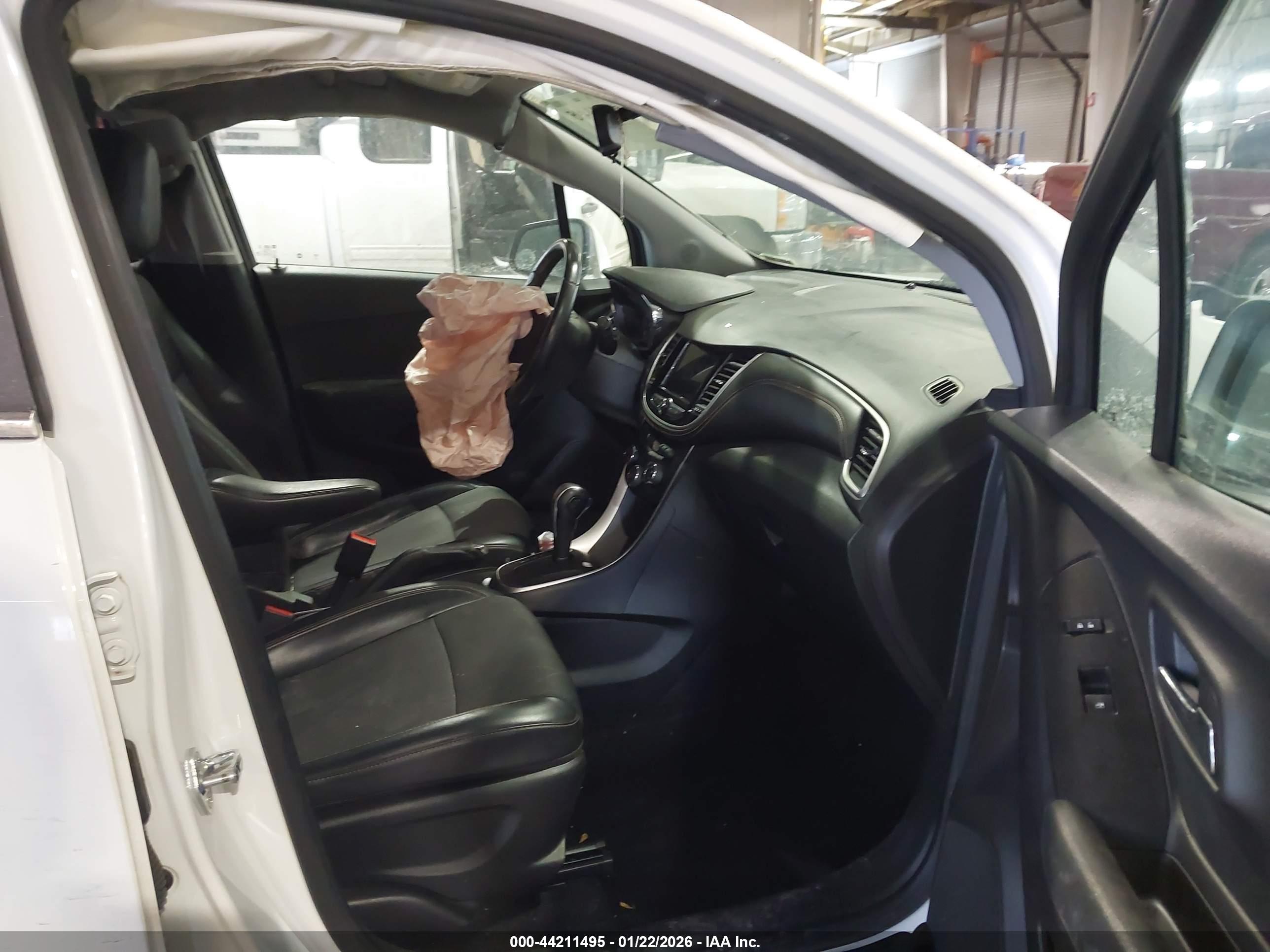 CHEVROLET TRAX image 5