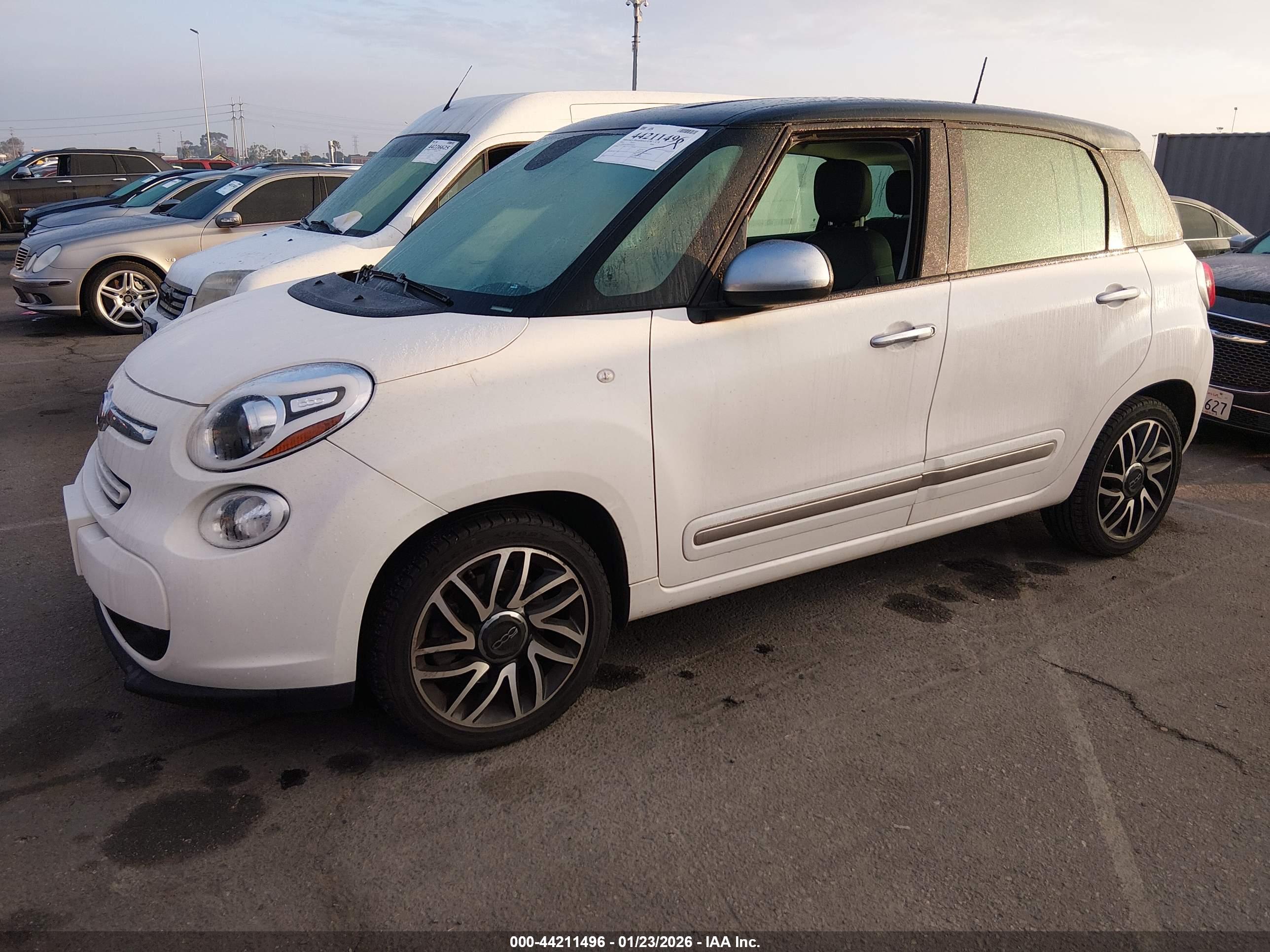 FIAT 500L image 2