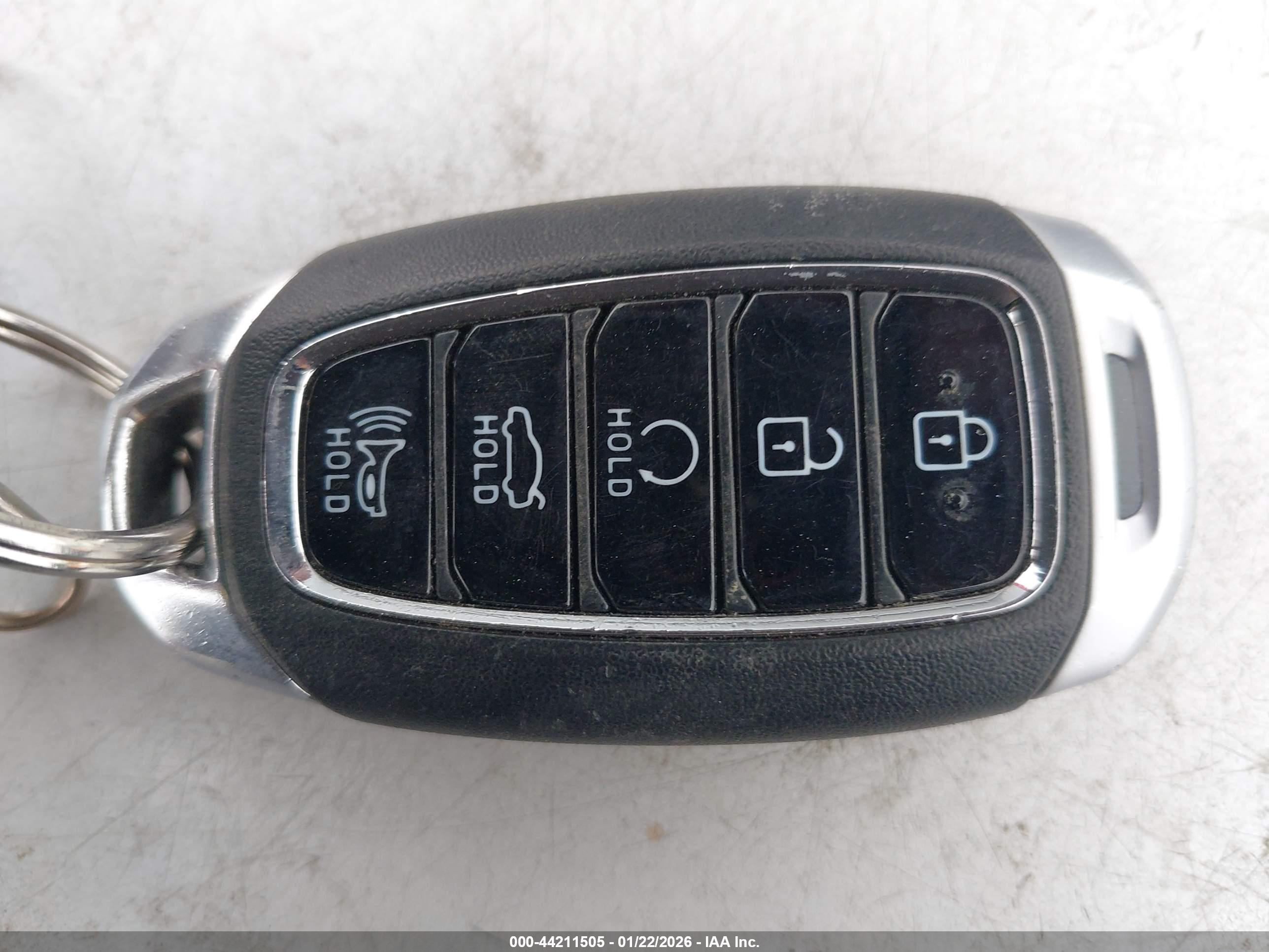 HYUNDAI ELANTRA image 11
