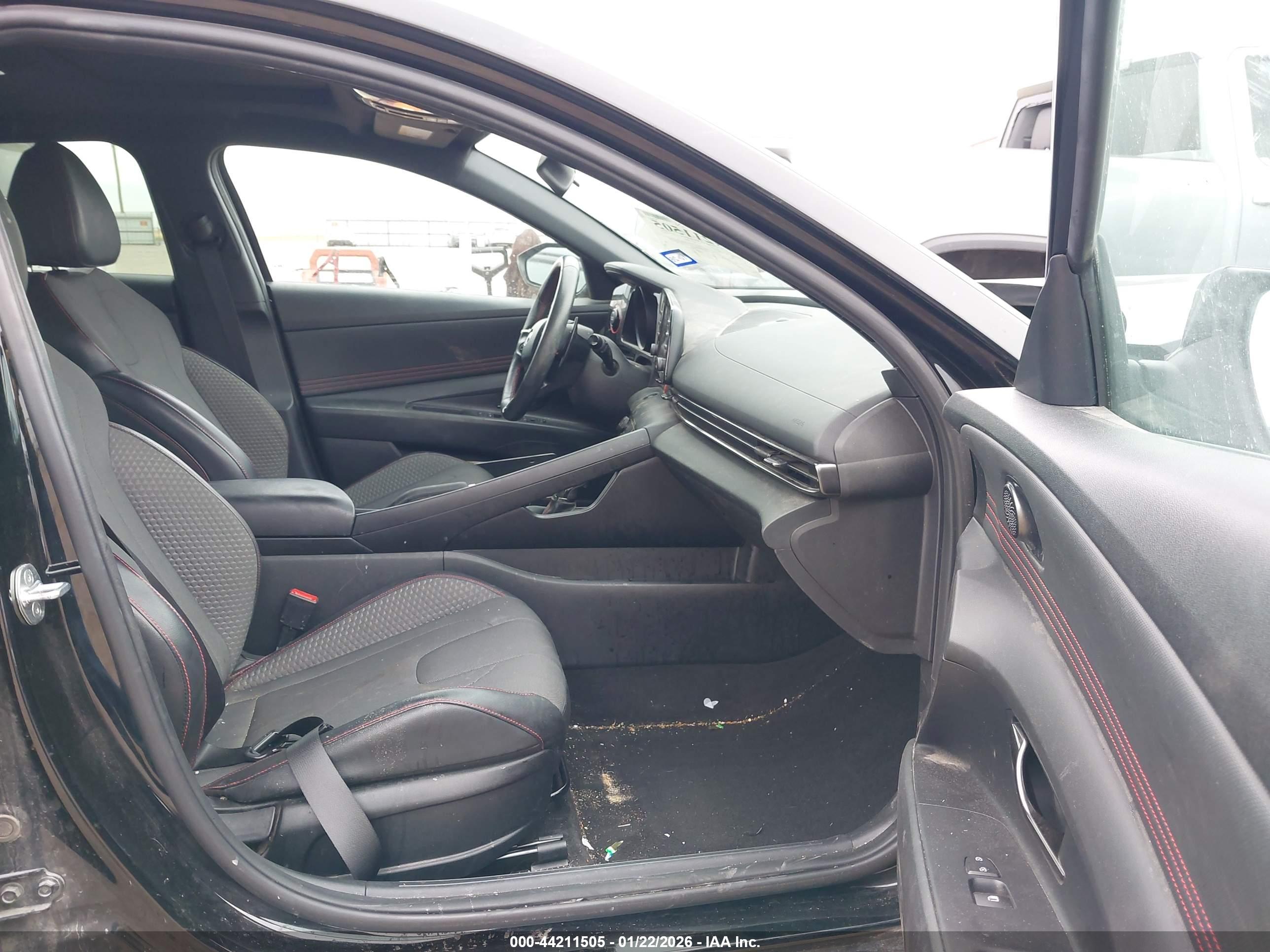 HYUNDAI ELANTRA image 5