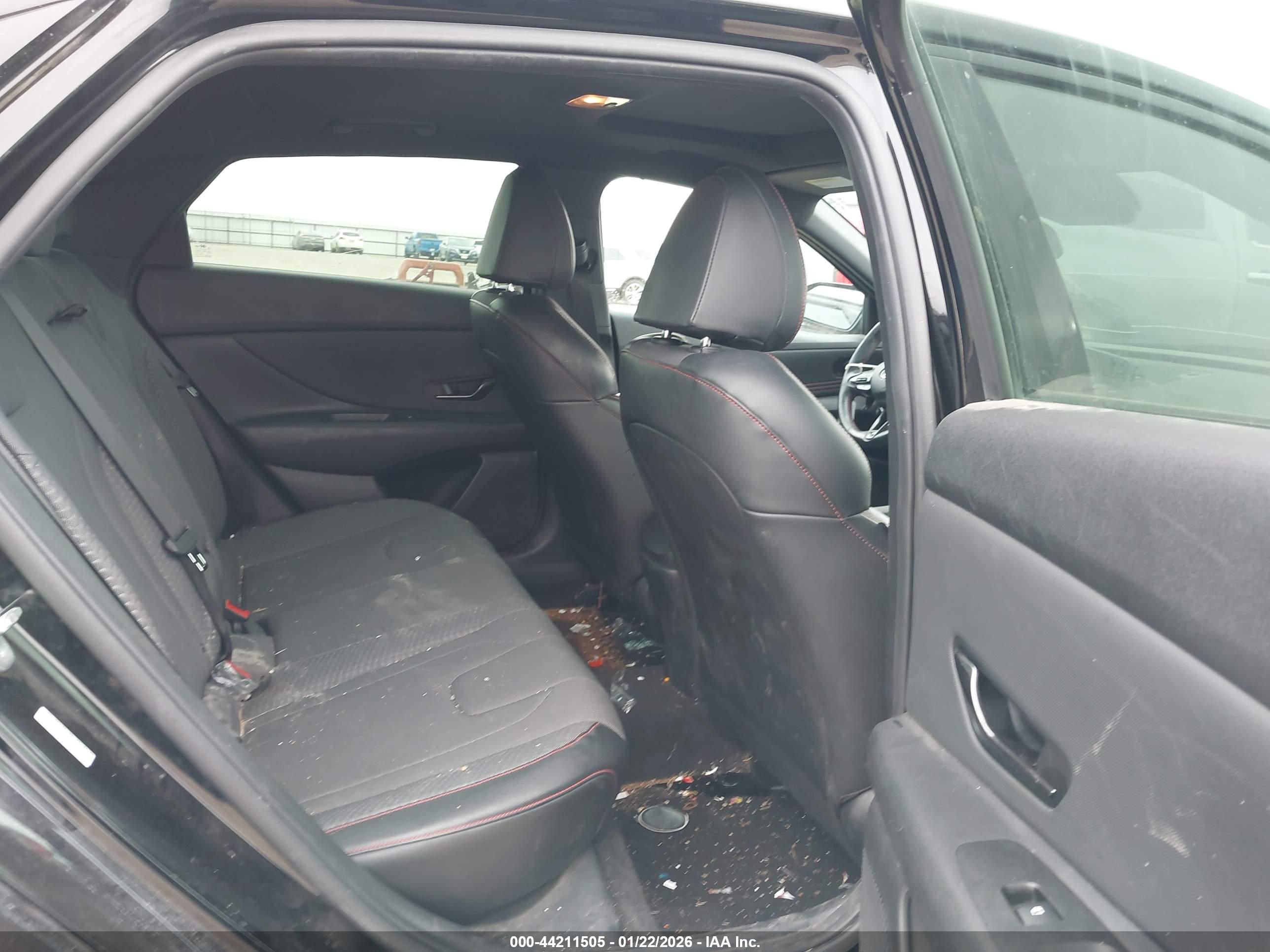 HYUNDAI ELANTRA image 8