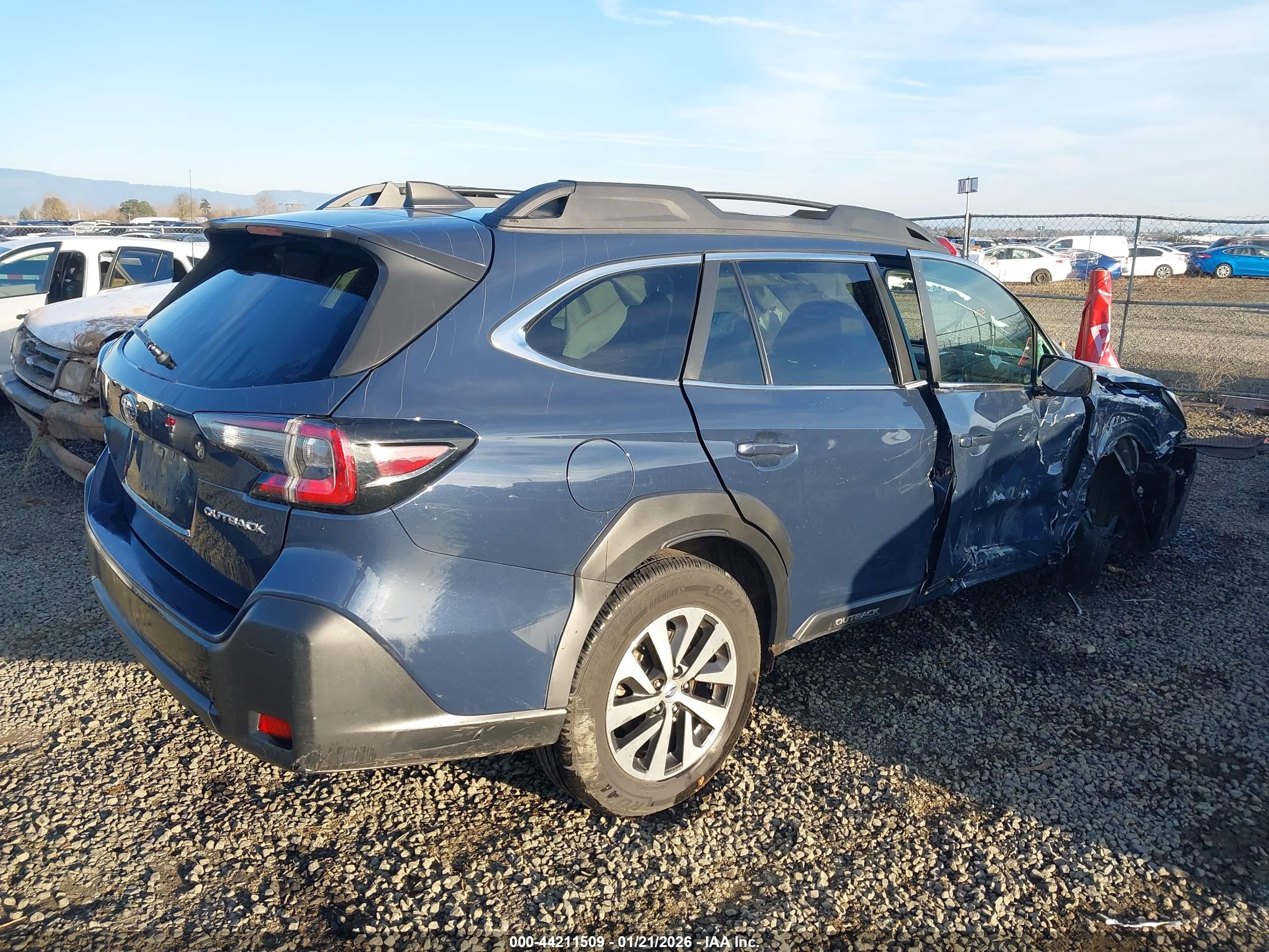 SUBARU OUTBACK image 4