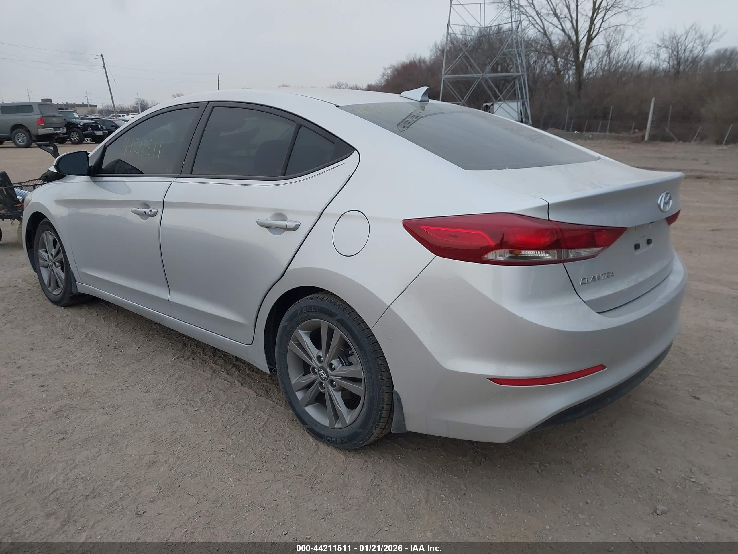 HYUNDAI ELANTRA image 3