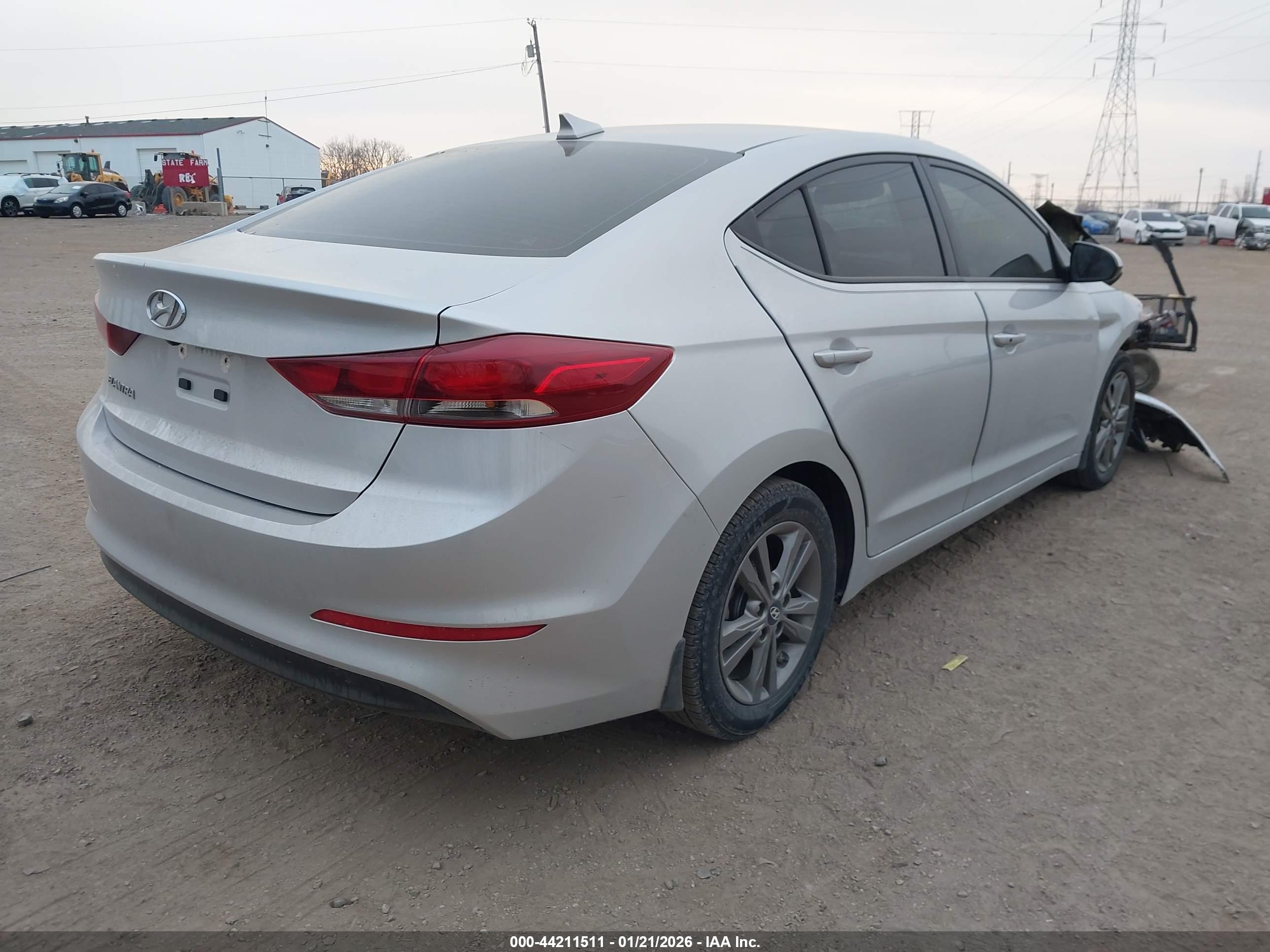 HYUNDAI ELANTRA image 4