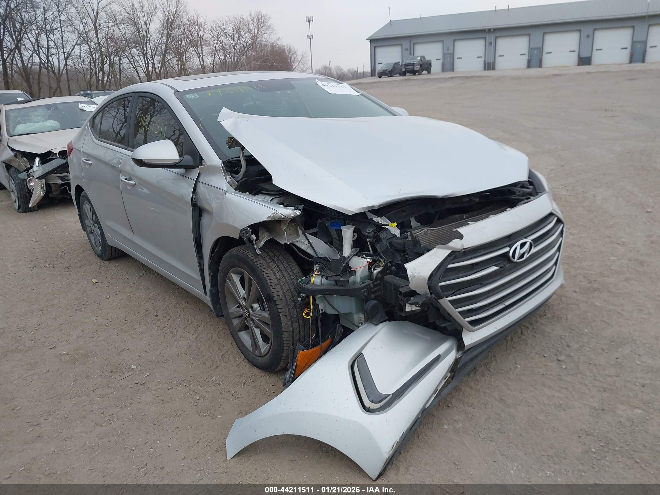 HYUNDAI ELANTRA image 6