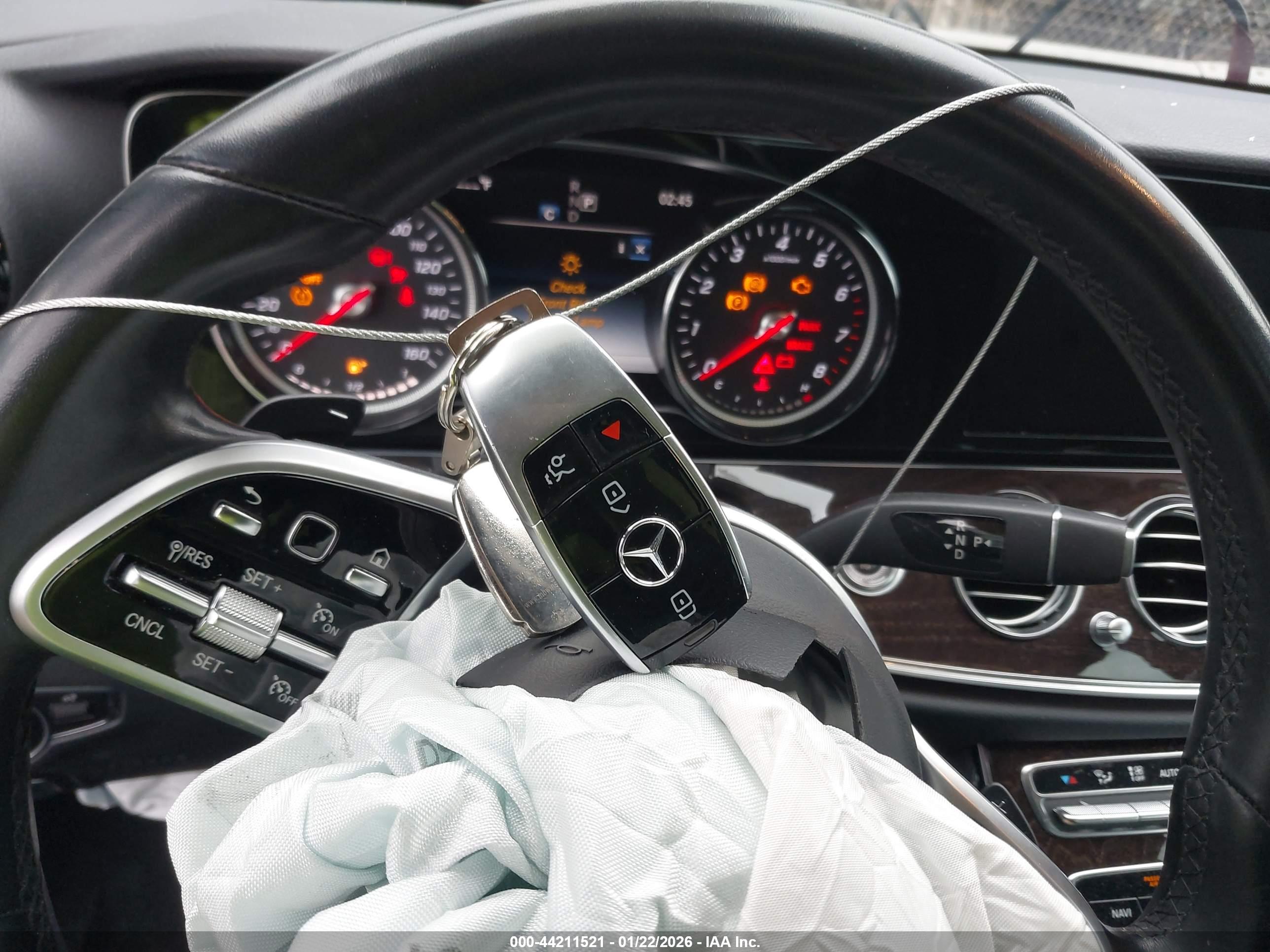 MERCEDES-BENZ E image 11