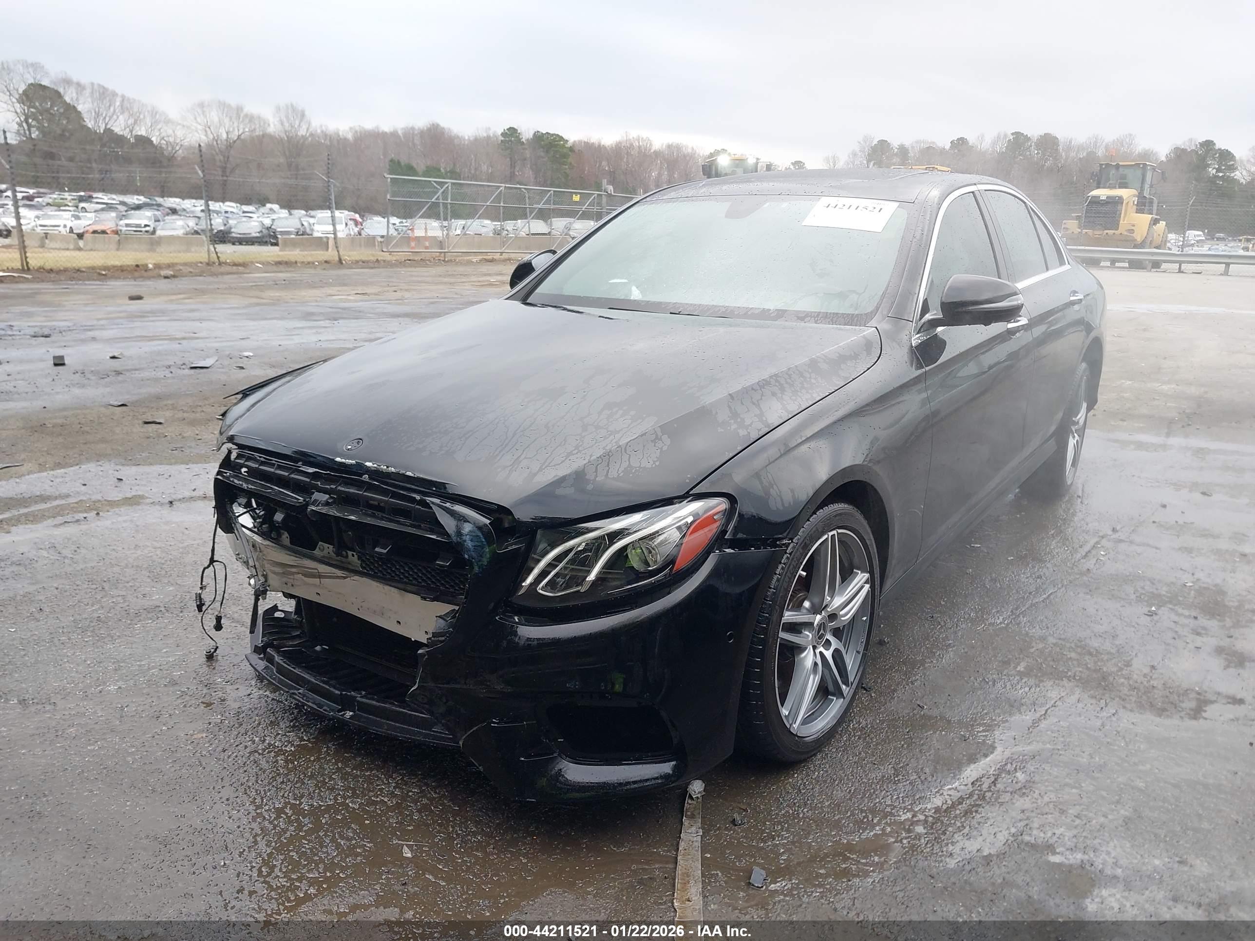 MERCEDES-BENZ E image 2