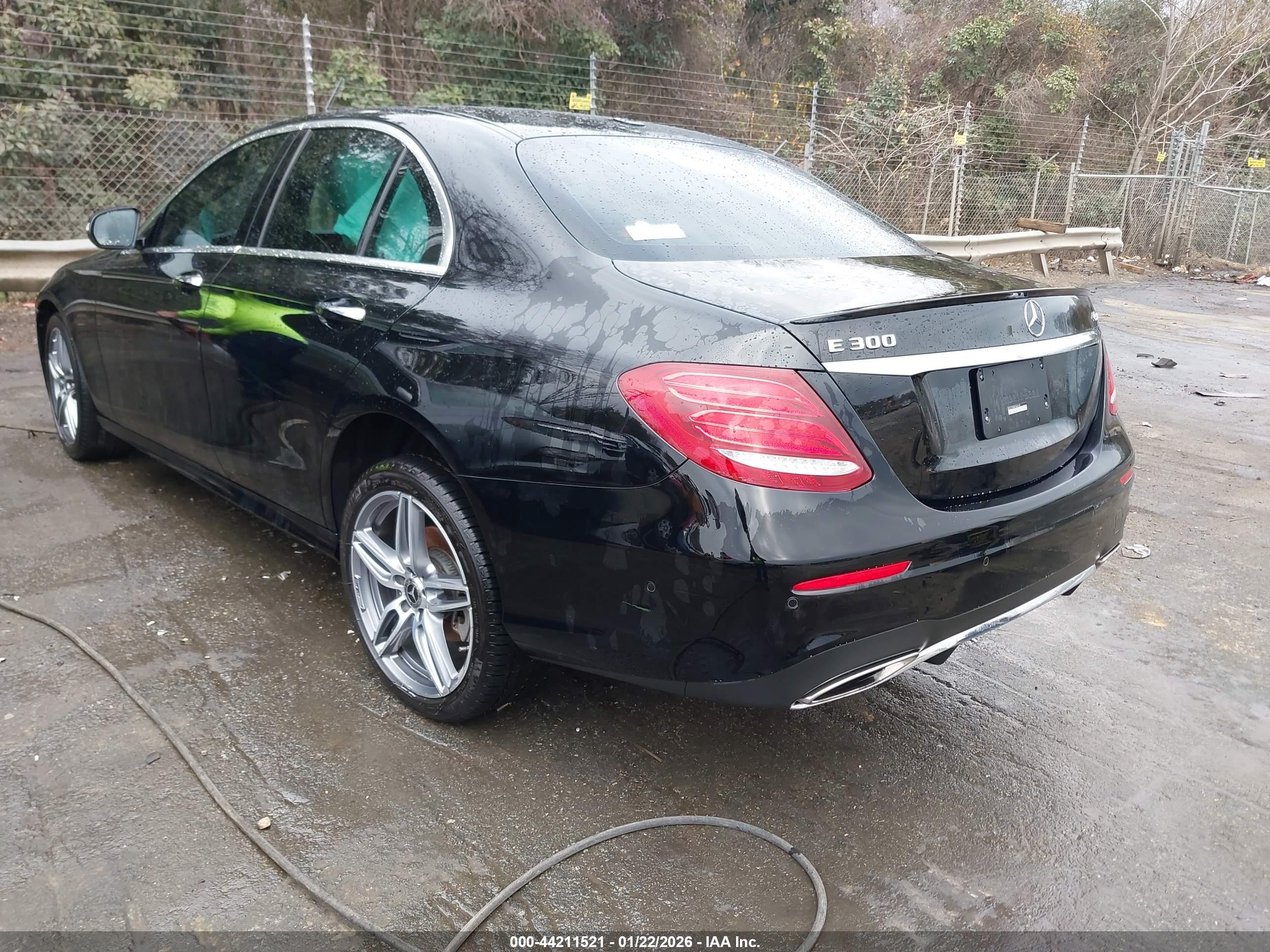 MERCEDES-BENZ E image 3