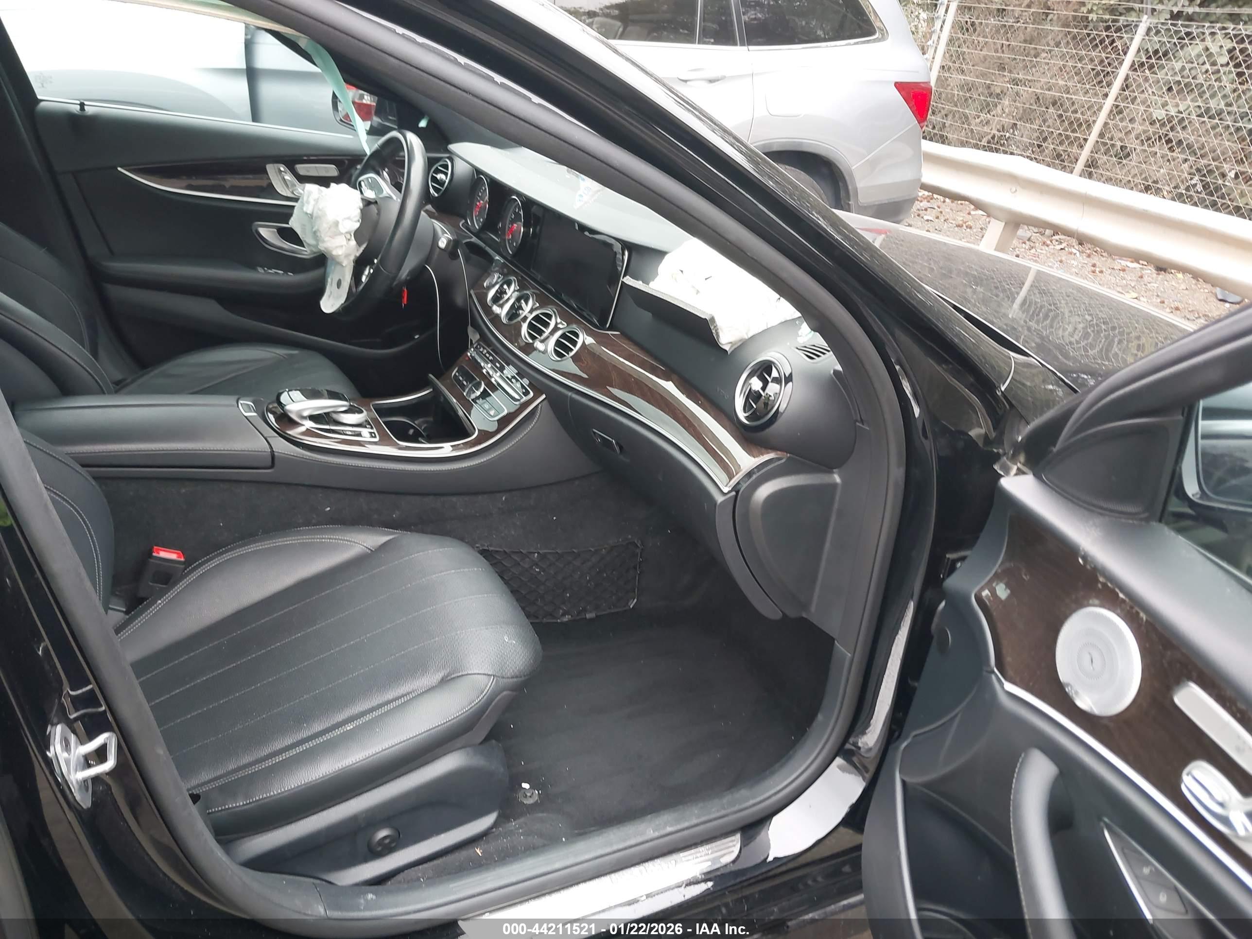 MERCEDES-BENZ E image 5