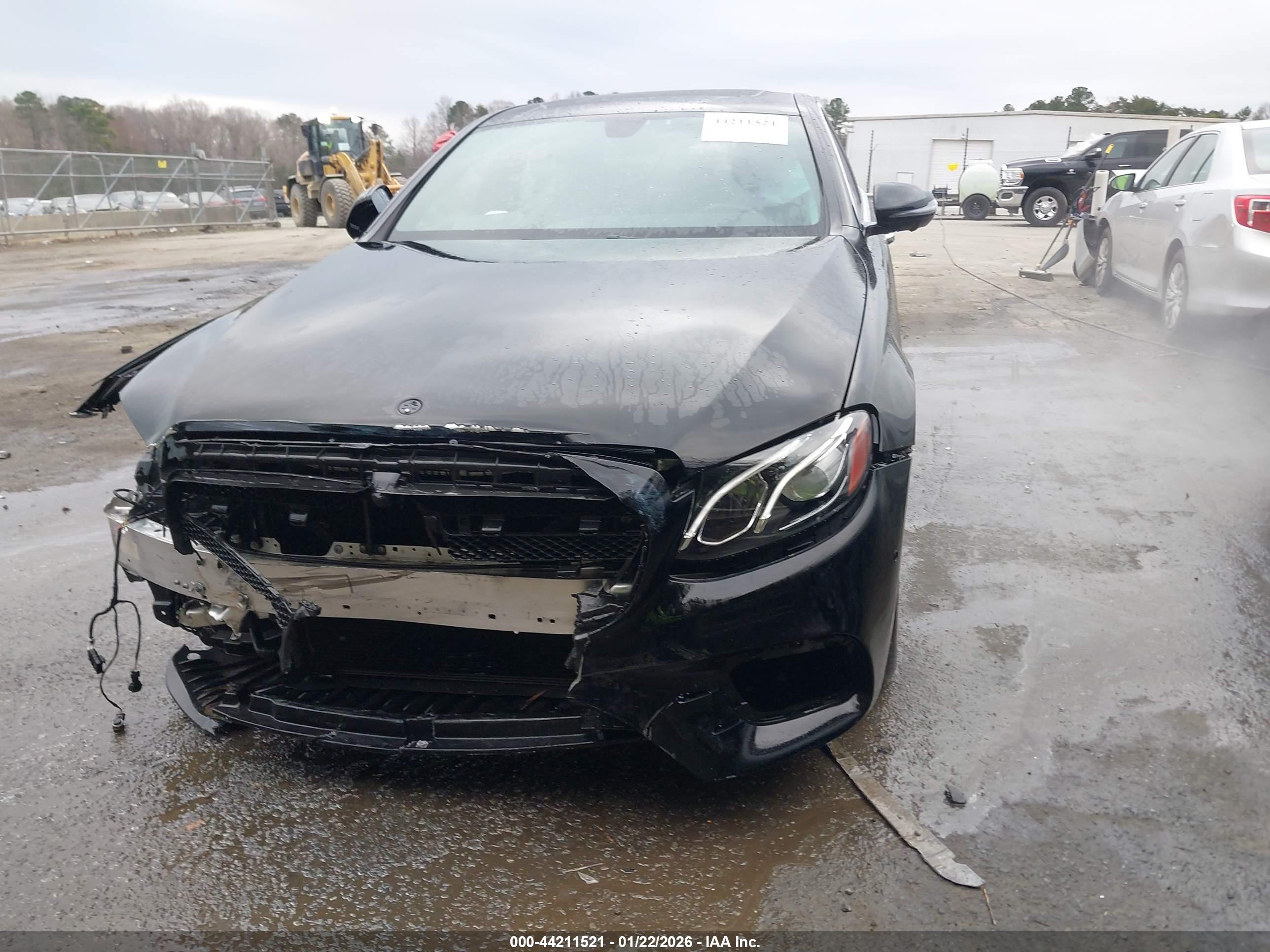 MERCEDES-BENZ E image 6